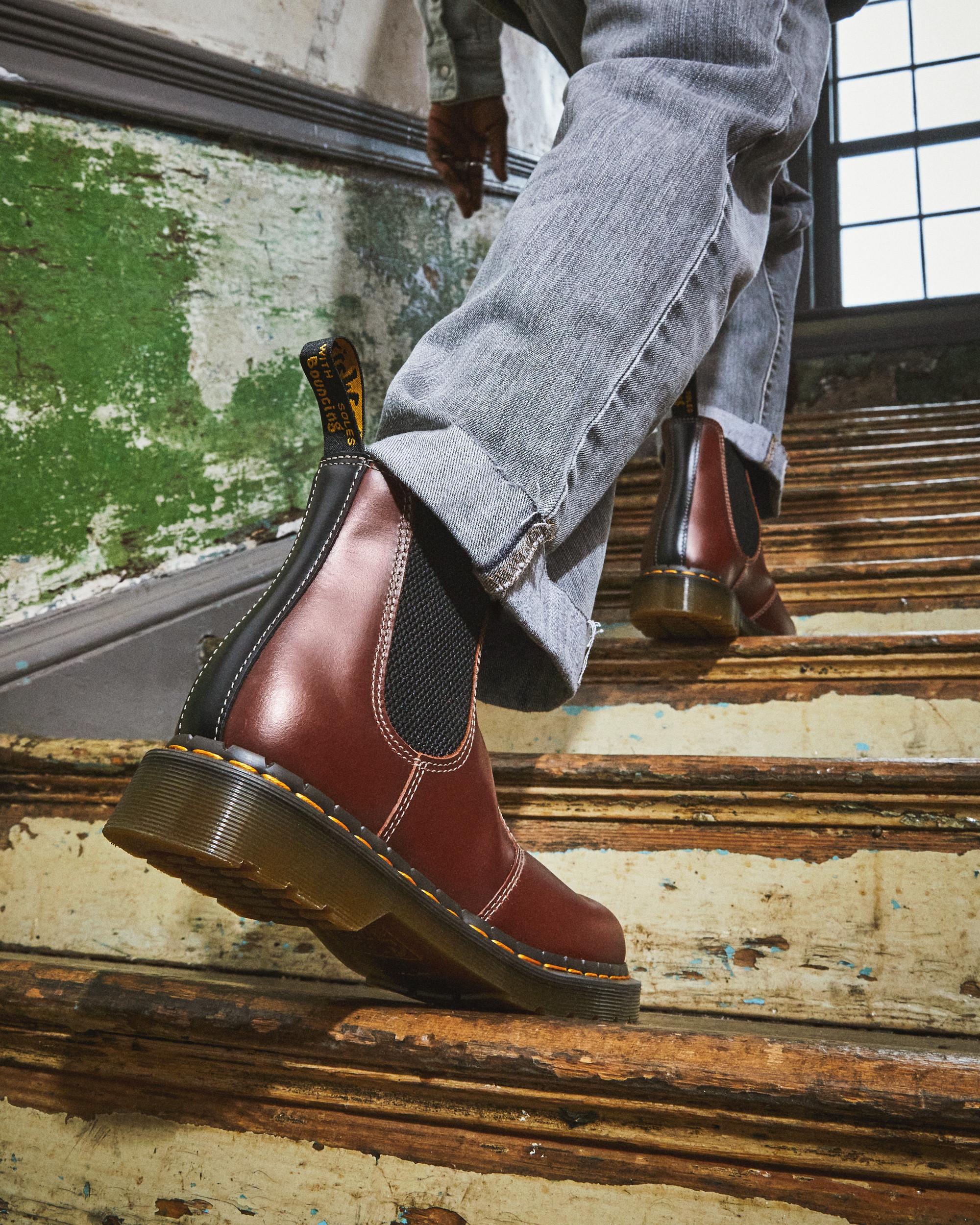 2976 Abruzzo Leather Chelsea Boots in BROWN+BLACK | Dr. Martens™