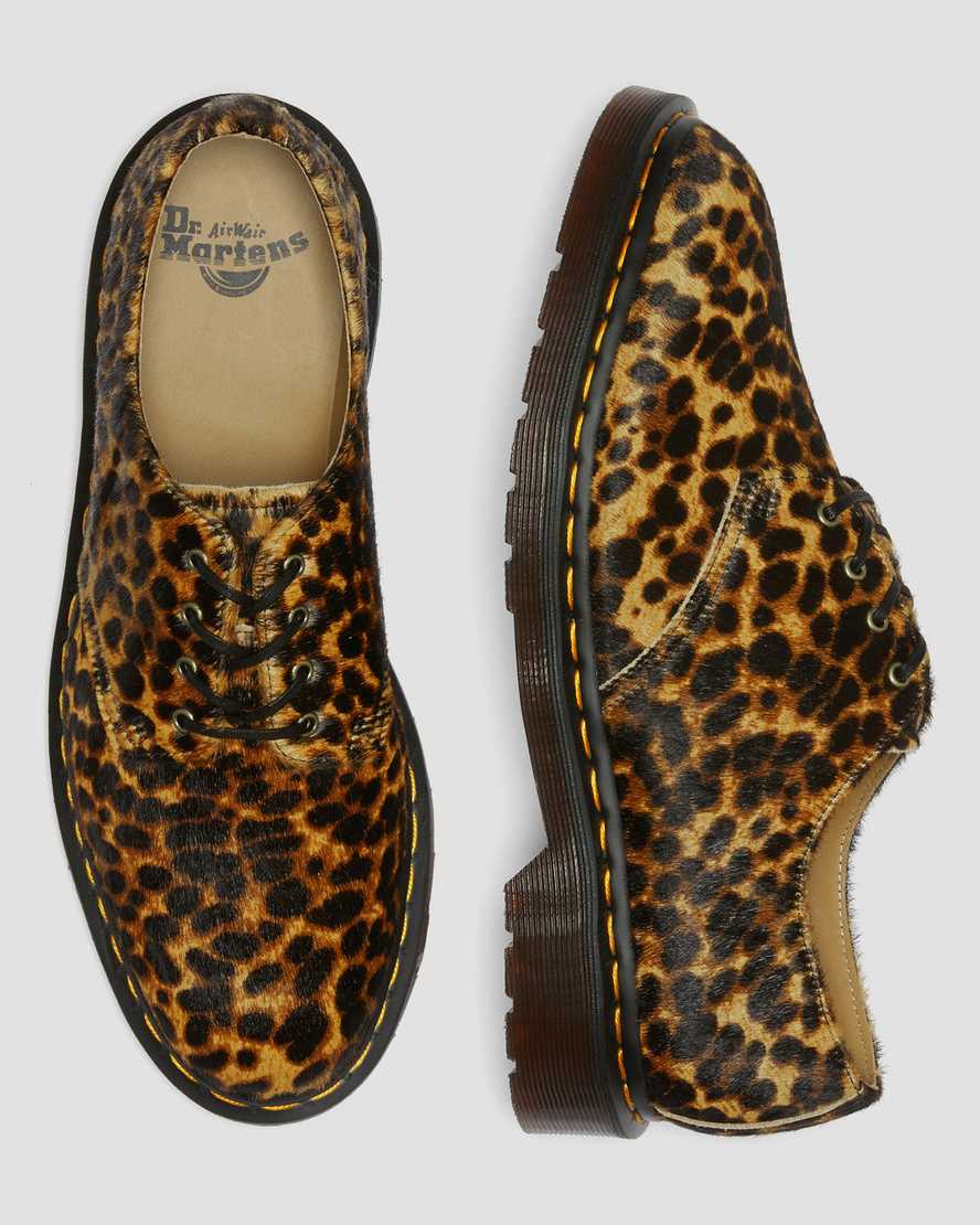 Chaussures Smiths en façon poulain à imprimé léopardChaussures Smiths en façon poulain à imprimé léopard Dr. Martens