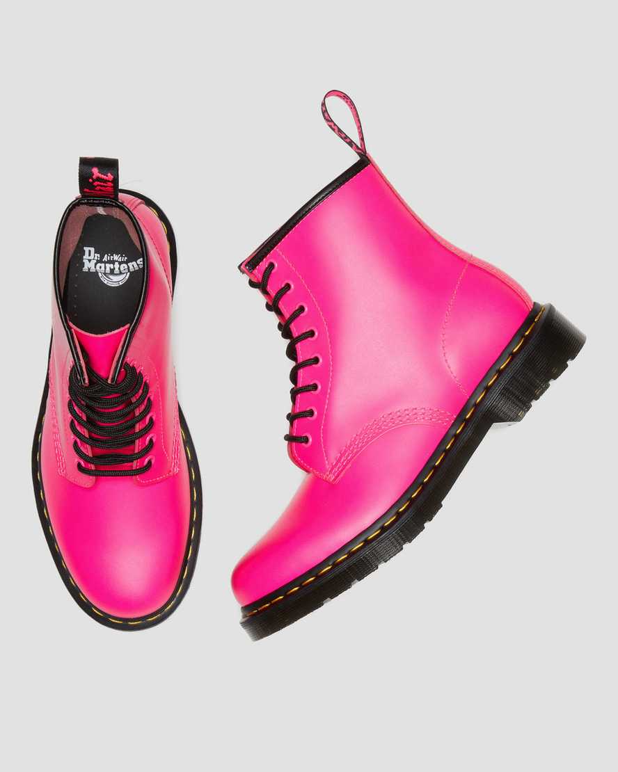 1460 Smooth Leather Lace Up BootsStivali stringati 1460 in pelle Smooth Dr. Martens