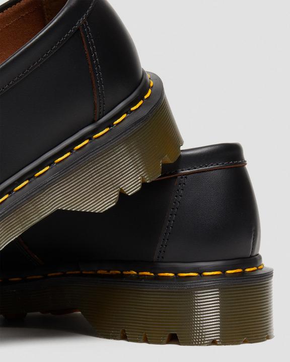 Penton Bex-loafers i Quilon-læder med gul syning i sortPenton Bex-loafers i Quilon-læder med gul syning Dr. Martens