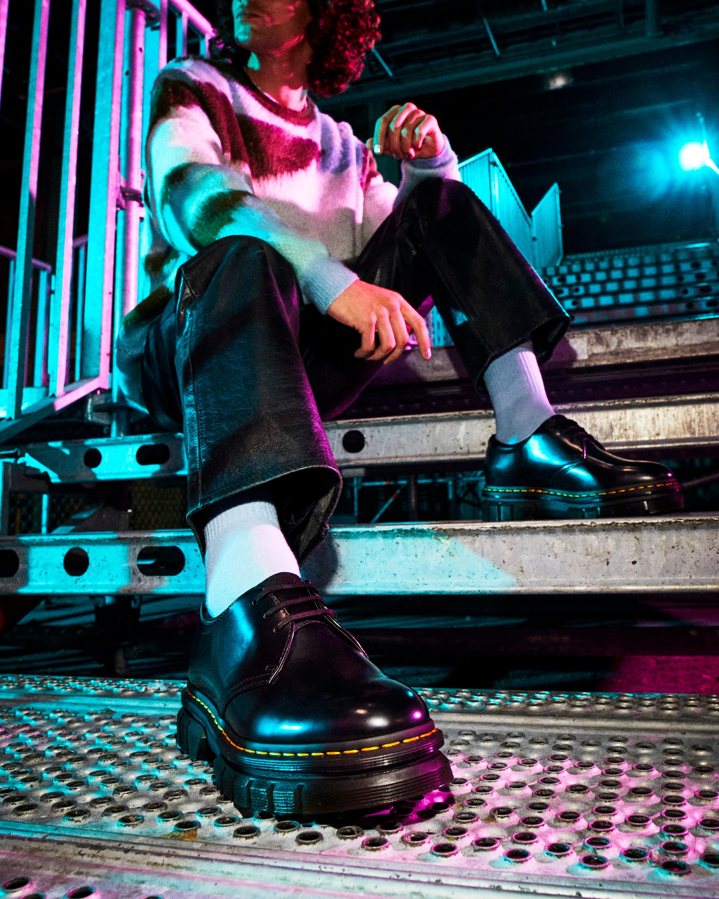 ゆ　Dr.Martens RIKARD POLISHED SMOOTH Rikard Polished Smooth Leather Platform Shoes in BLACK | Dr. Martens™