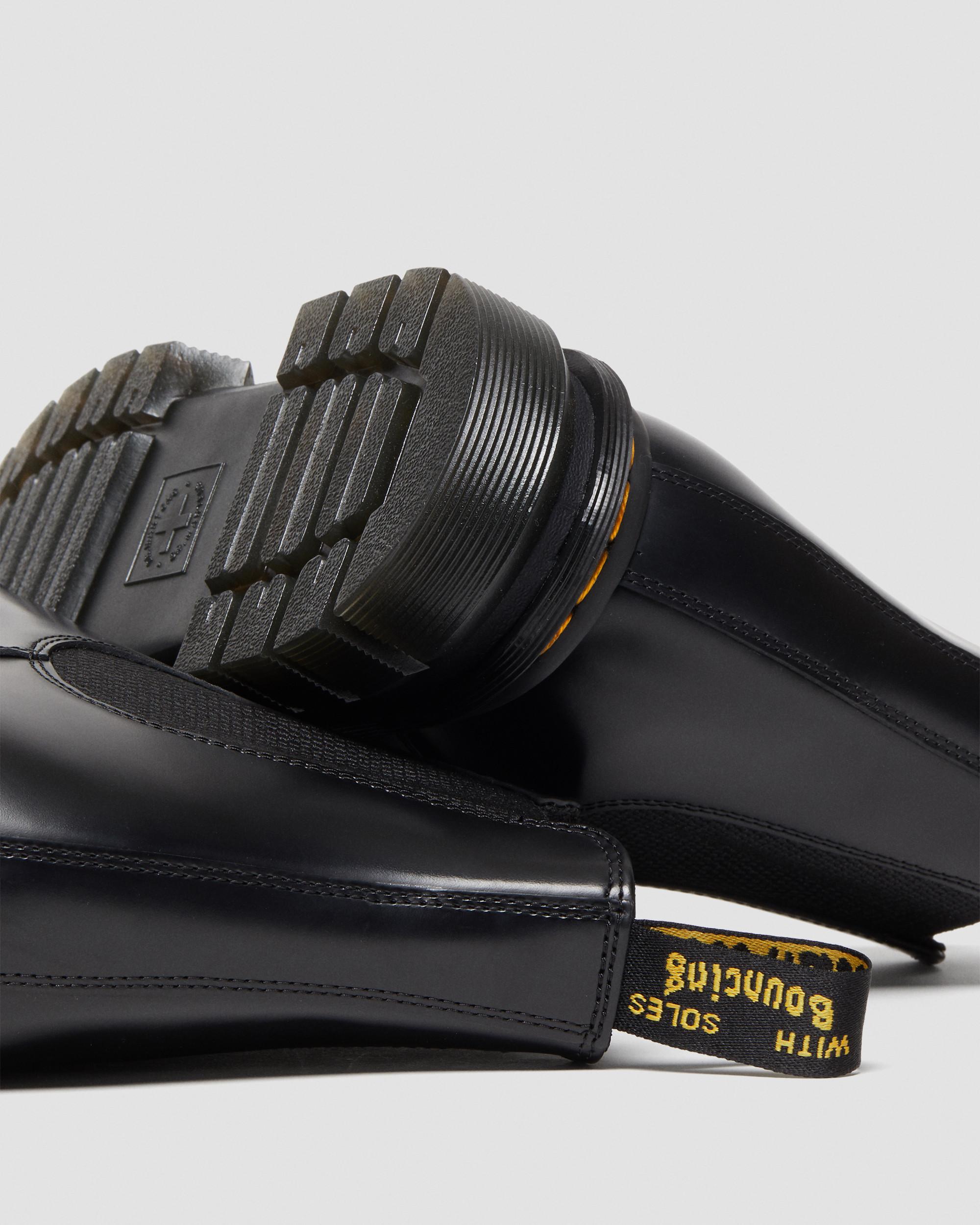 Rikard Polished Smooth Leather Chelsea Boots in Black | Dr. Martens