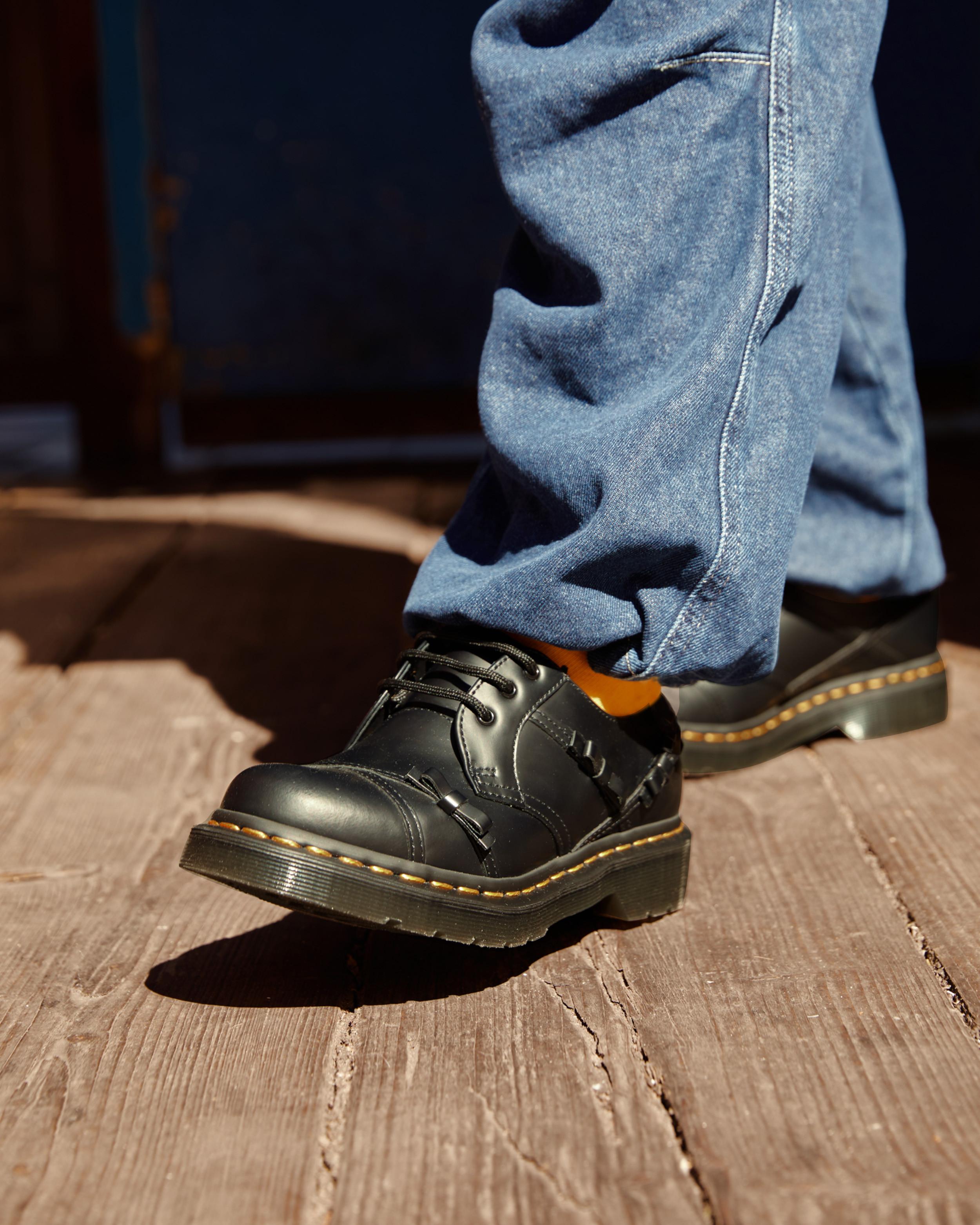 1461 Women's Bow Smooth Leather Oxford Shoes in BLACK | Dr. Martens™