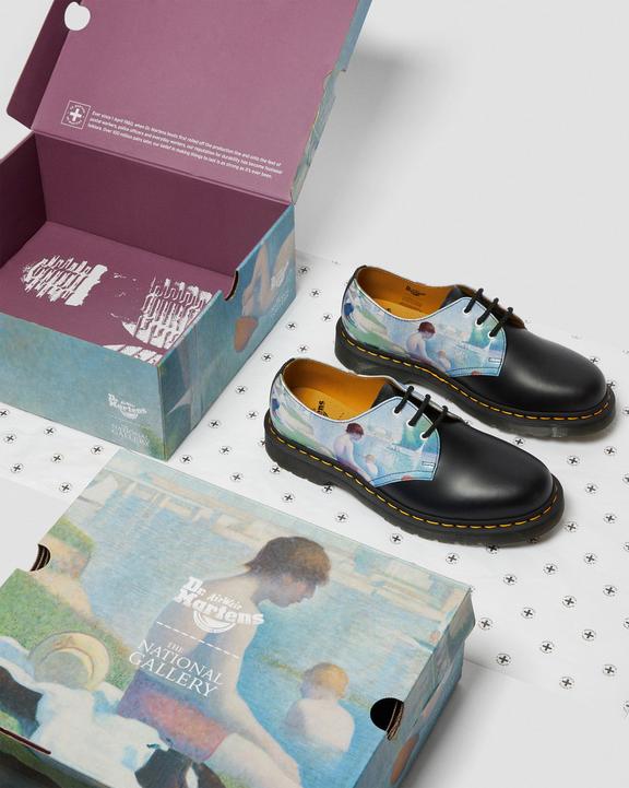Retrieving data. Wait a few seconds and try to cut or copy again.The National Gallery 1461 Bathers -kengät Dr. Martens