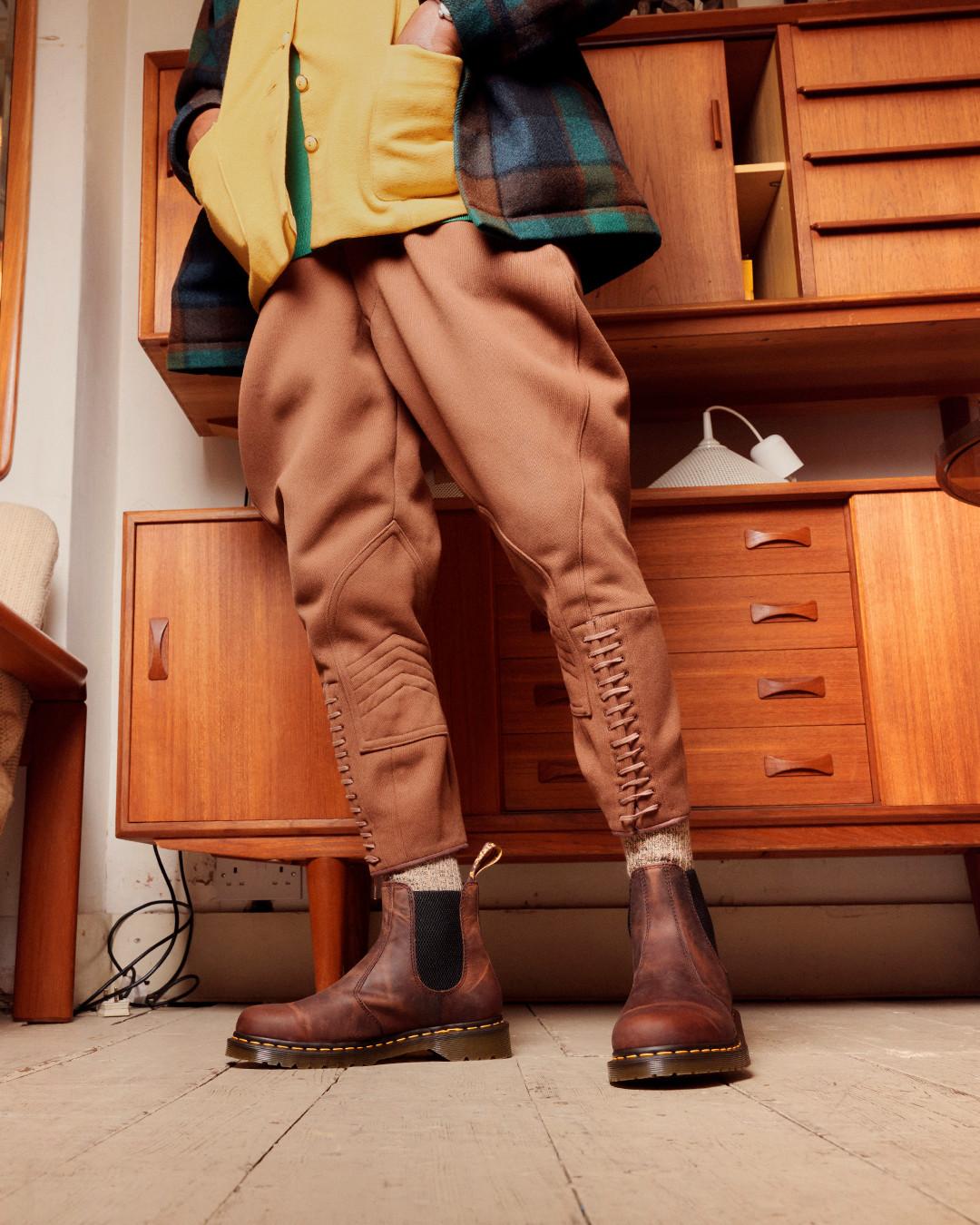 2976 Waxed Full Grain Leather Chelsea Boots | Dr. Martens ReWair