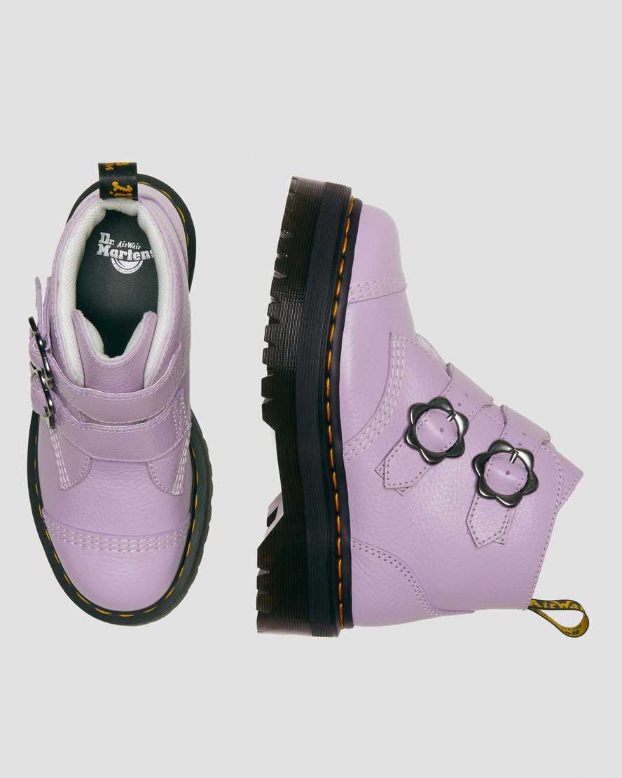 Devon-platformstøvler i Milled Nappa-læder med blomsterspænde i syrenfarveDevon-platformstøvler i Milled Nappa-læder med blomsterspænde Dr. Martens