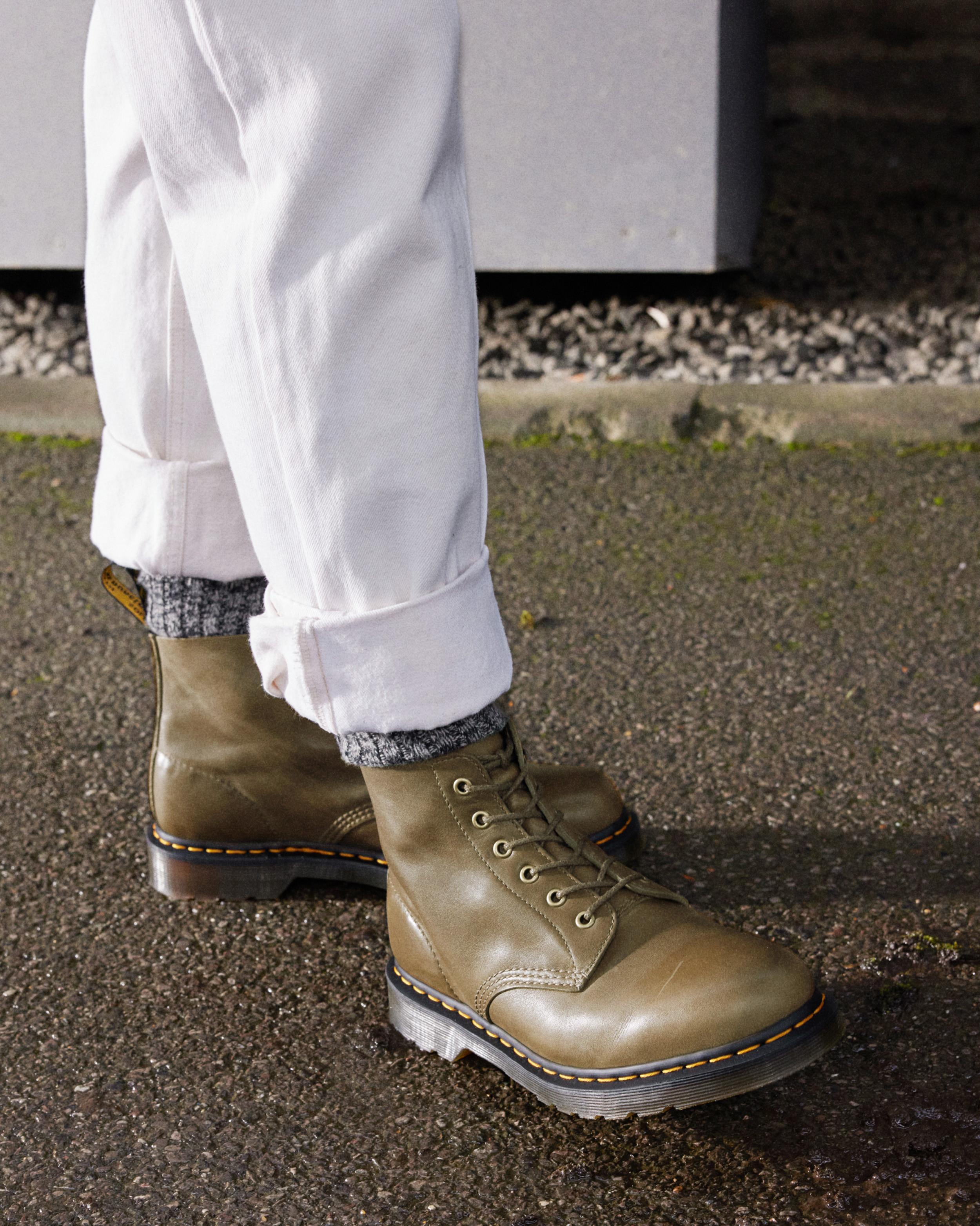 101 Unbound Carrara Leather Ankle Boots in Olive | Dr. Martens