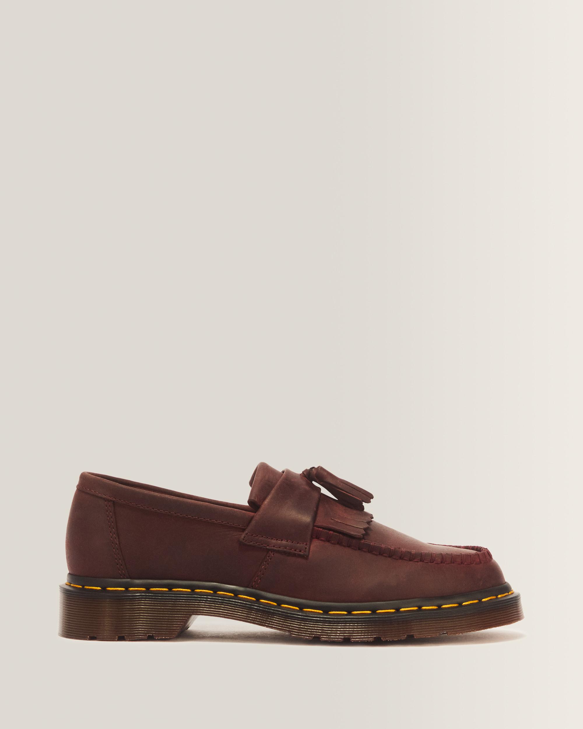 Adrian-loafers i Crazy Horse-läder med tofs in Cherry Red