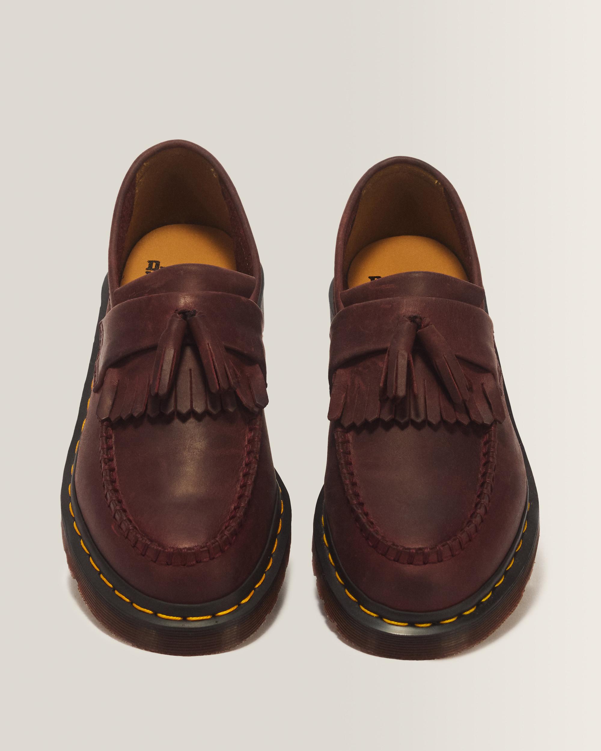 Adrian-loafers i Crazy Horse-läder med tofs in Cherry Red