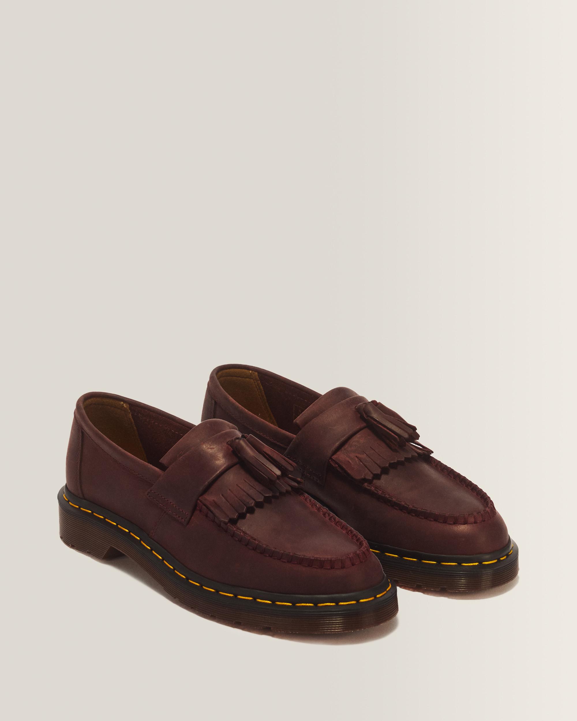 Adrian-loafers i Crazy Horse-läder med tofs in Cherry Red