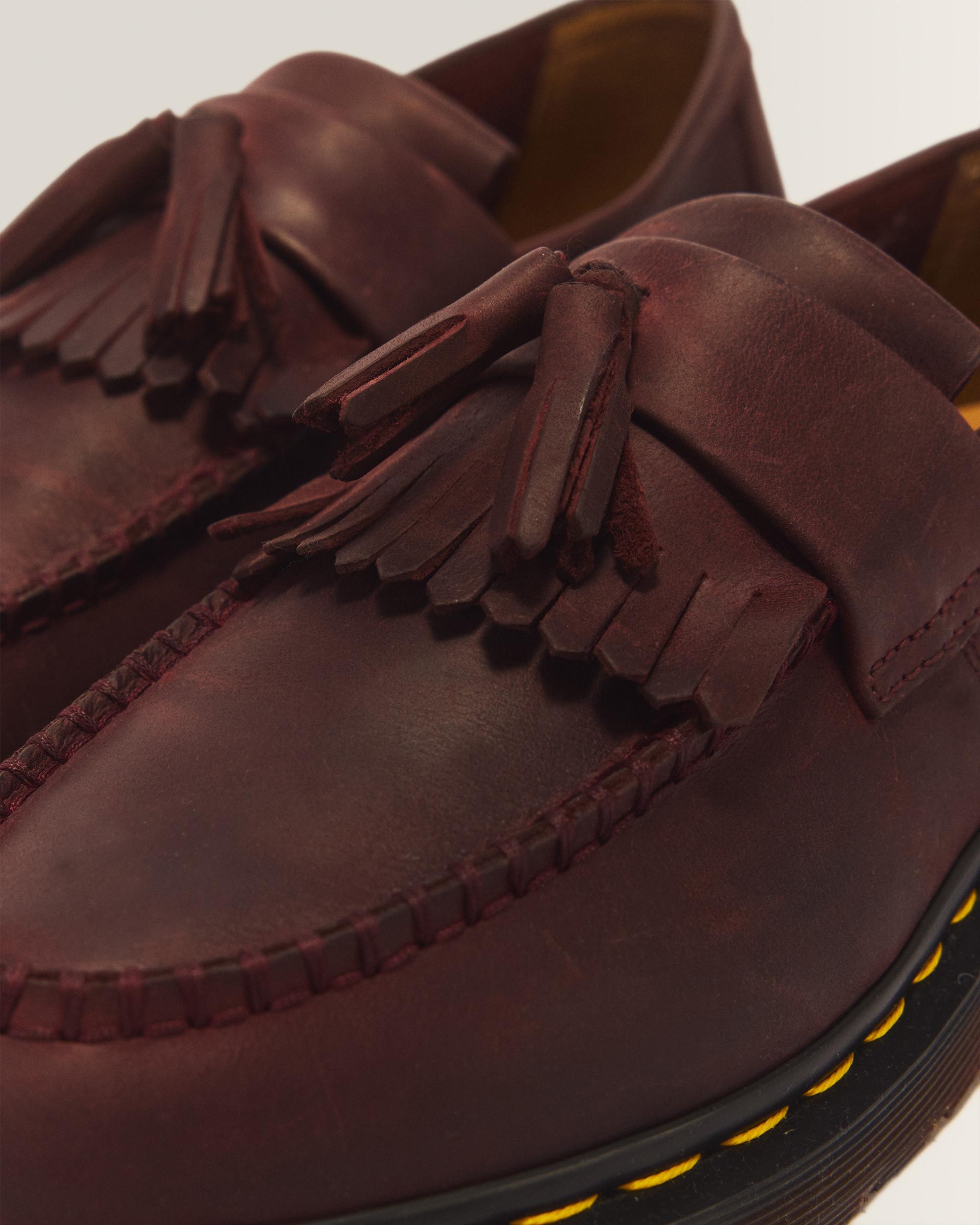 Adrian-loafers i Crazy Horse-läder med tofs in Cherry Red