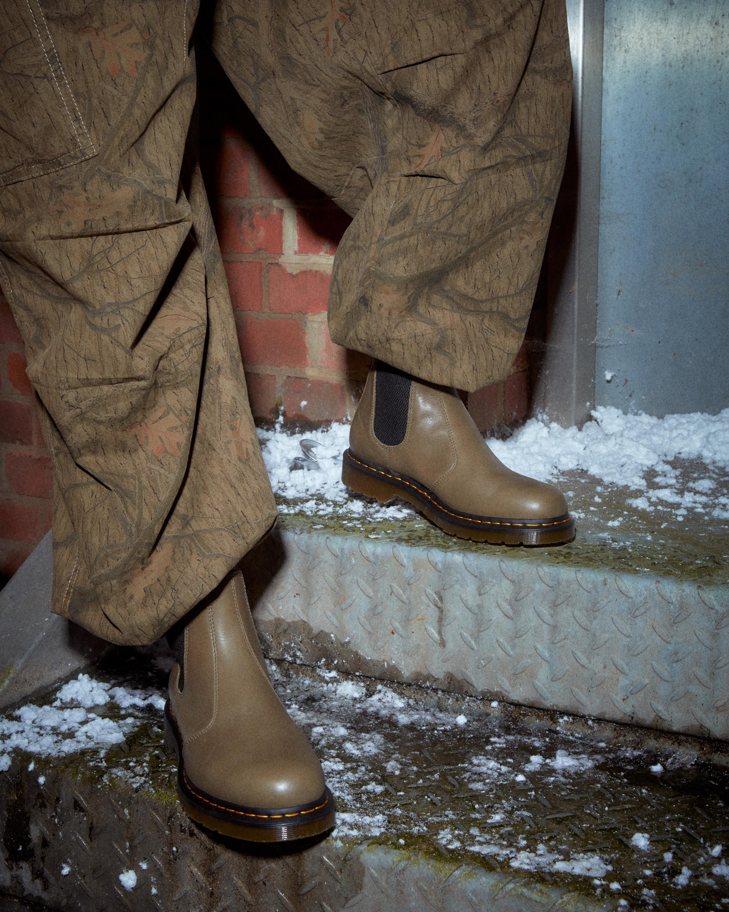 2976 Carrara Leather Chelsea Boots in OLIVE | Dr. Martens™
