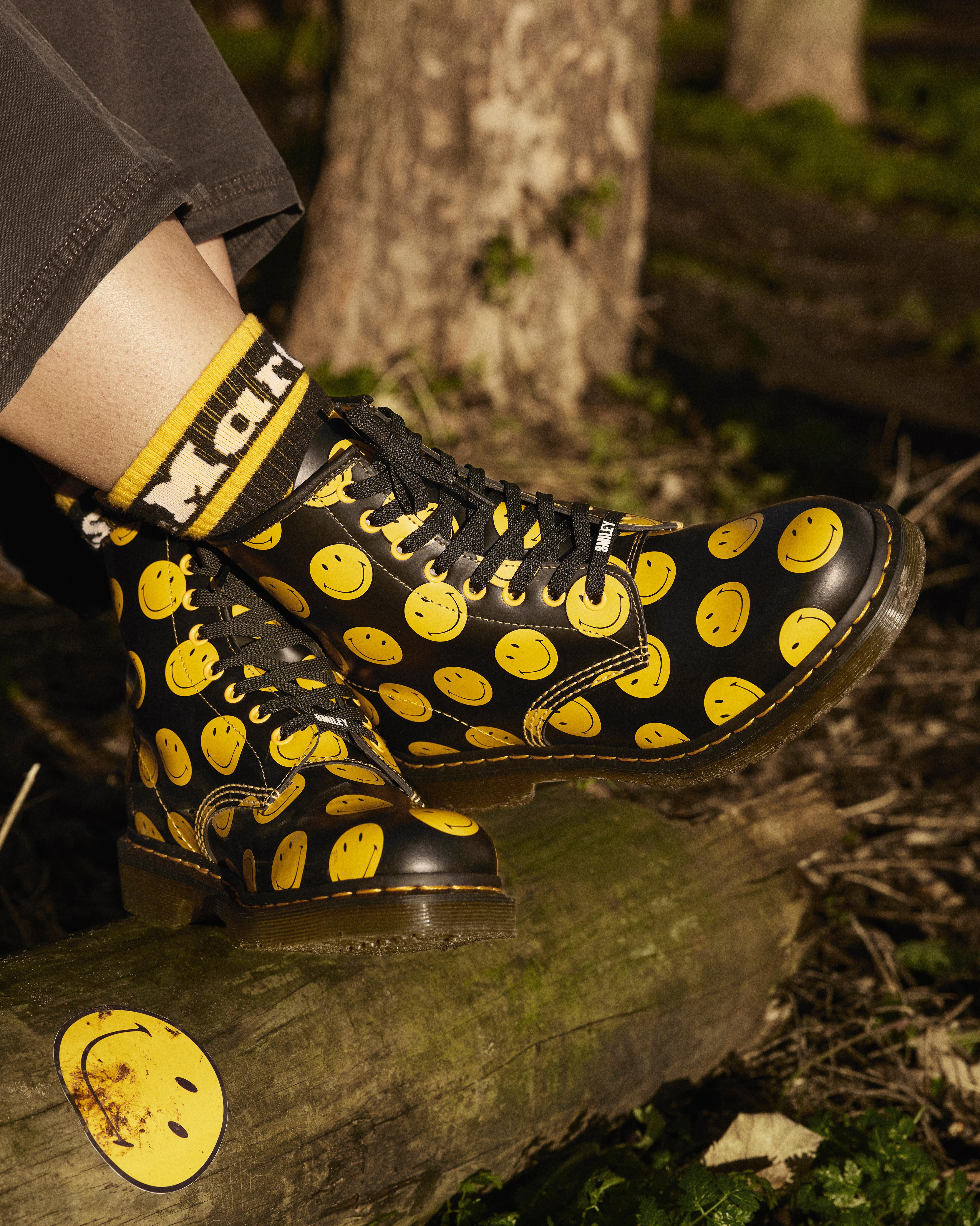 DR MARTENS 1460 Smiley® Smooth Leather Lace Up Boots