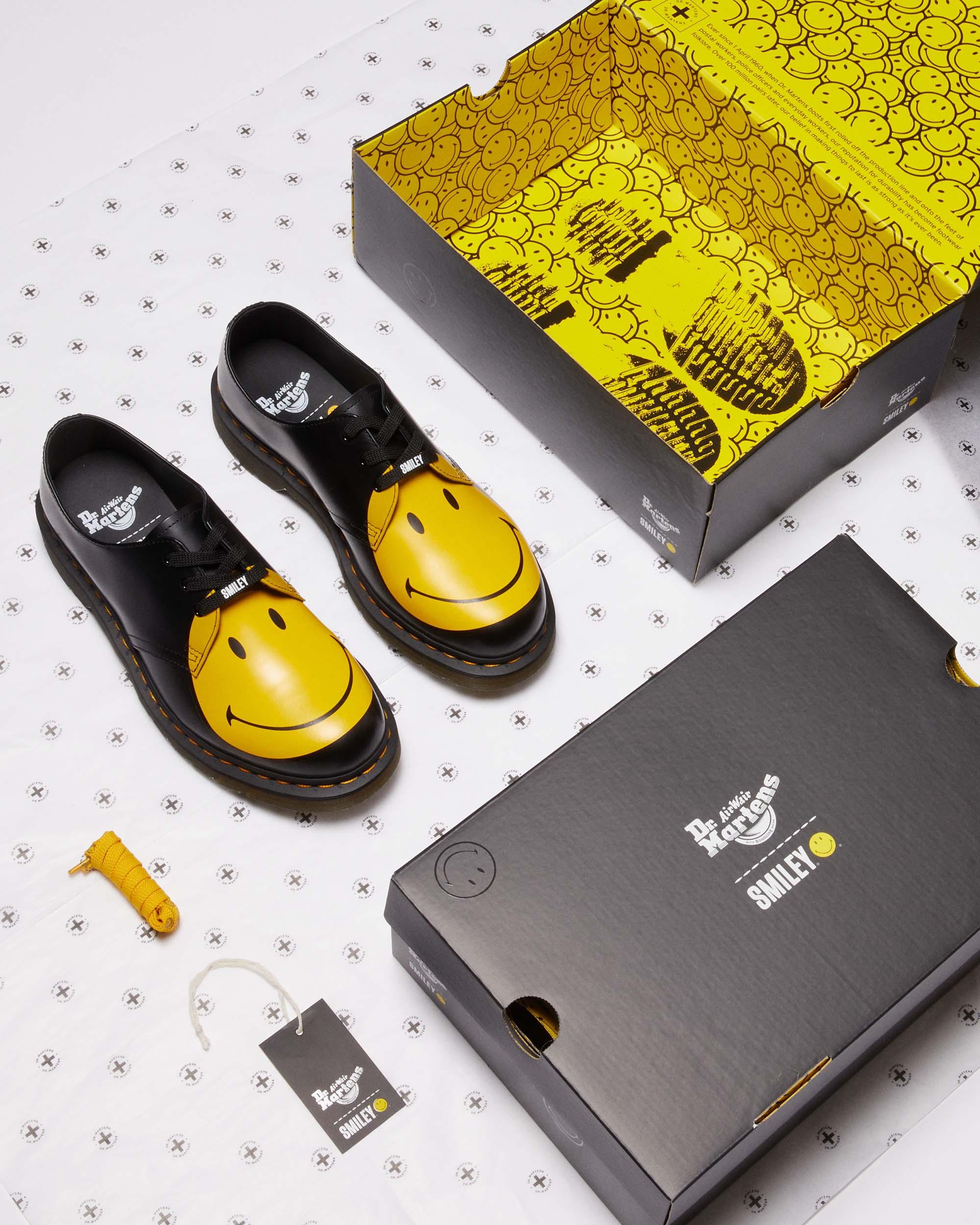 1461 Smiley® Smooth Leather Oxford Shoes in {{color}} | Dr. Martens™