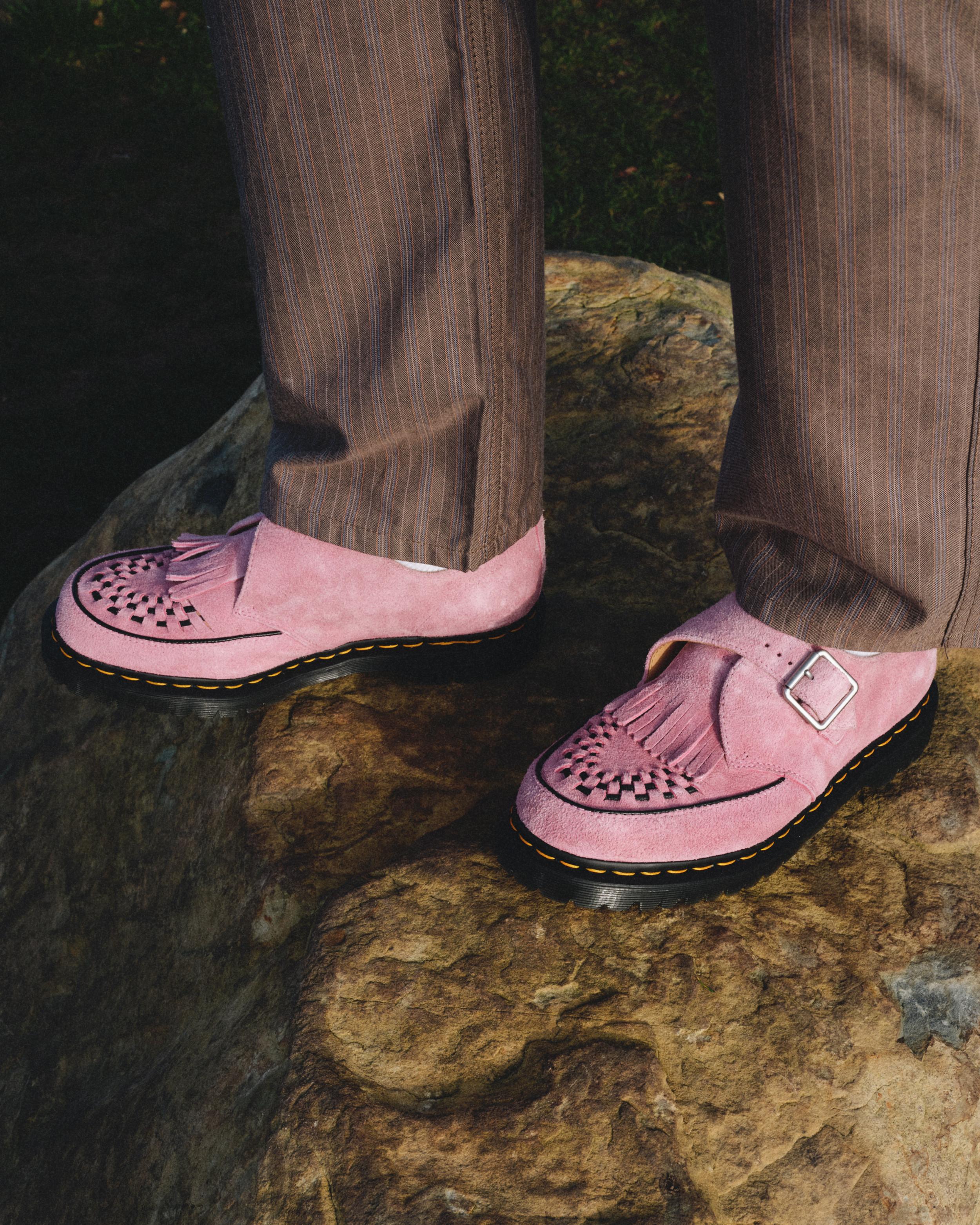 Zapatos Creepers Ramsey de ante con hebillas y flecos in Fondant Pink