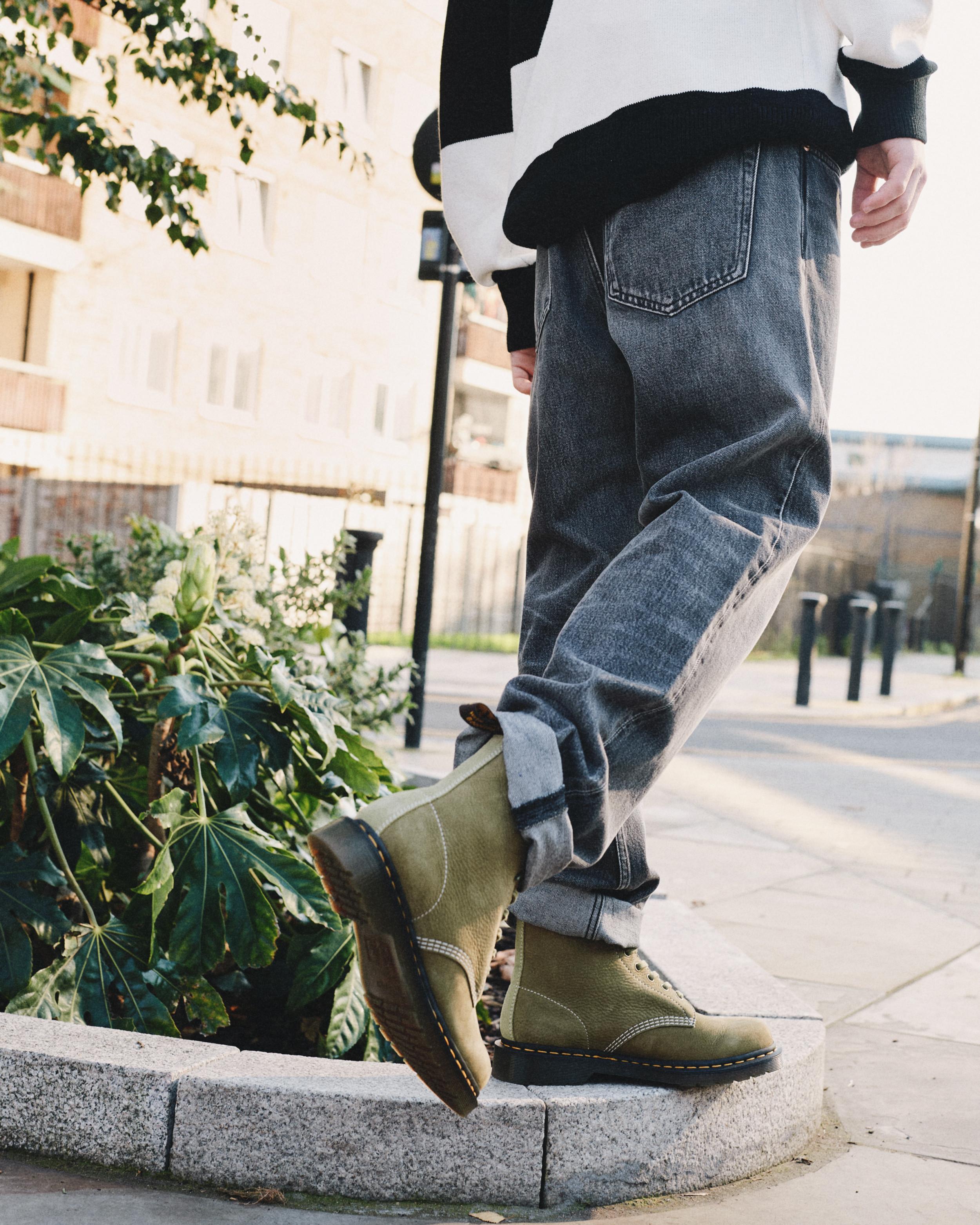 トランプ ジョン・ロートン・マリー著 1460 Tumbled Nubuck Leather Lace Up Boots in MUTED OLIVE | Dr
