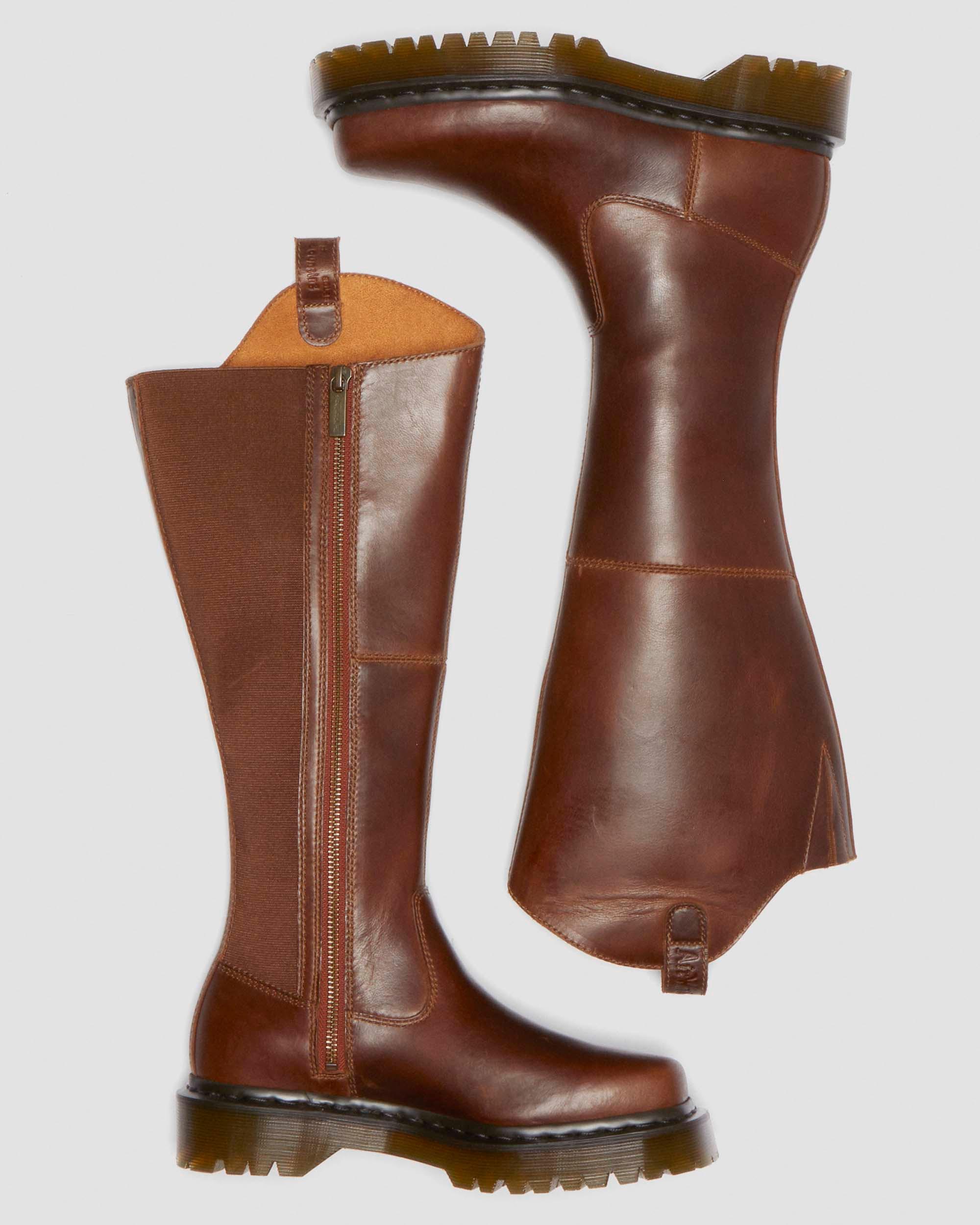 Amaayah Knee High Leather Boots en Butterscotch | Dr. Martens