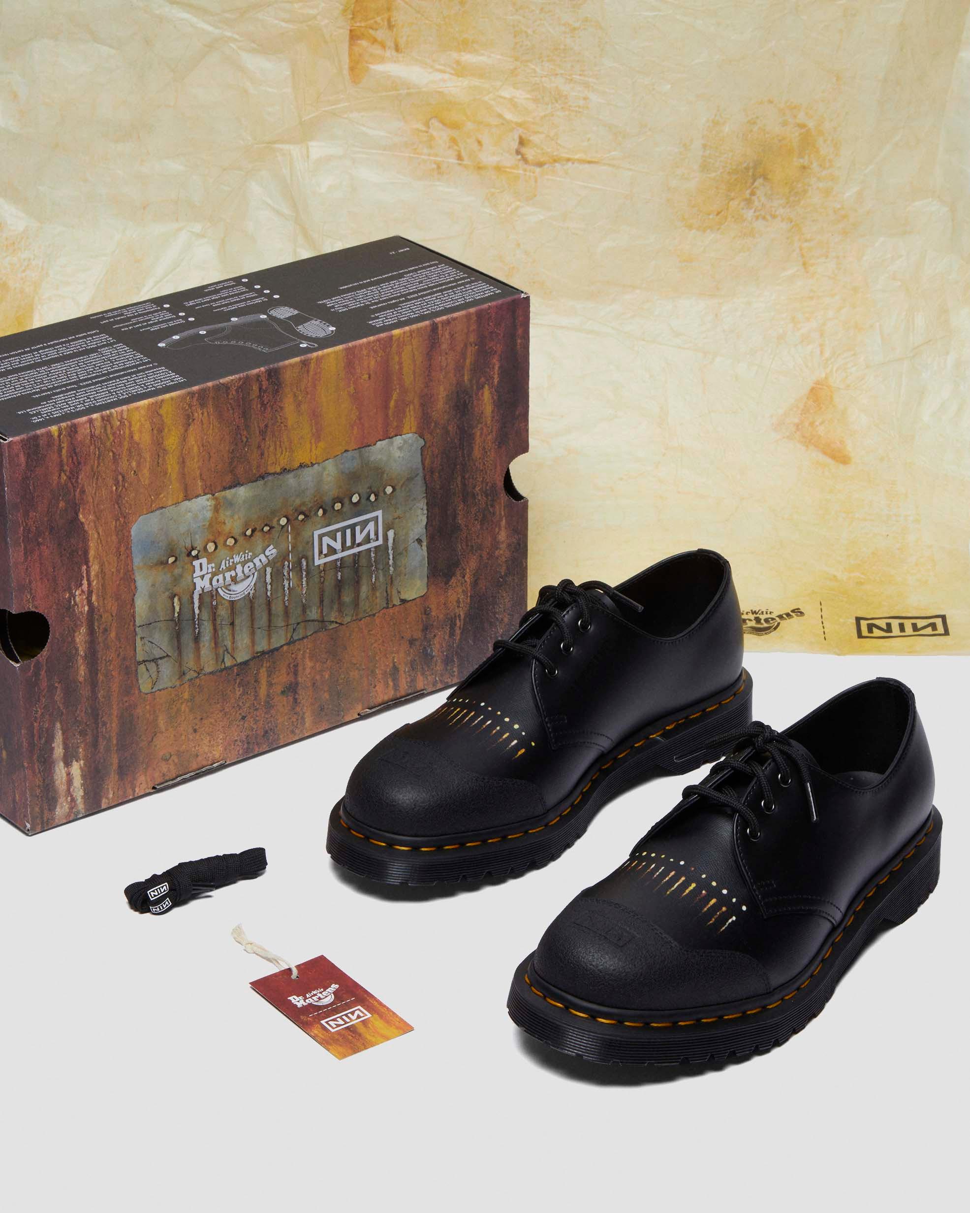 1461 Nine Inch Nails Leather Oxford Shoes in BLACK | Dr. Martens™