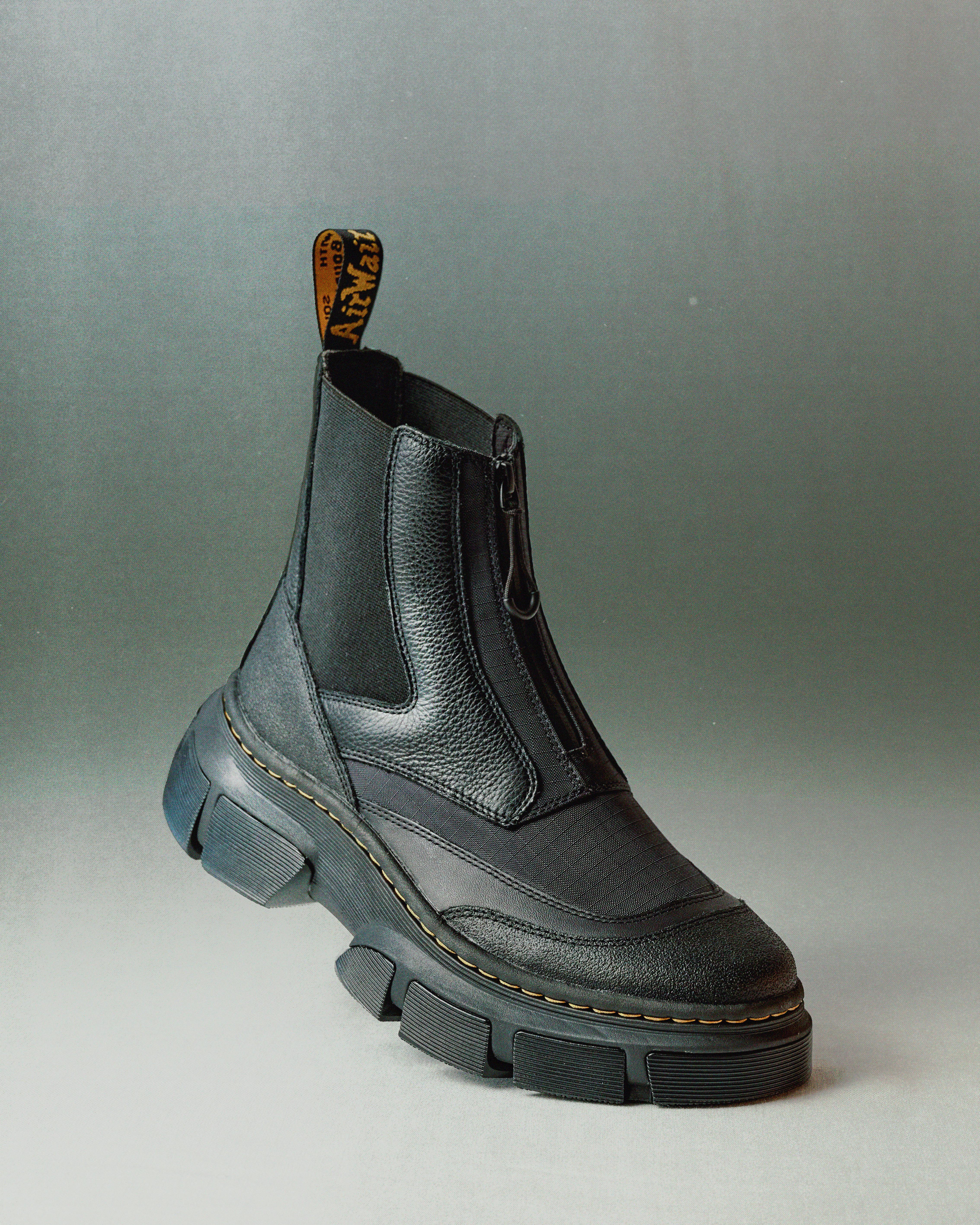 Shop Dr. Martens' 2976 Dmxl Plateau Chelsea Stiefel In Schwarz