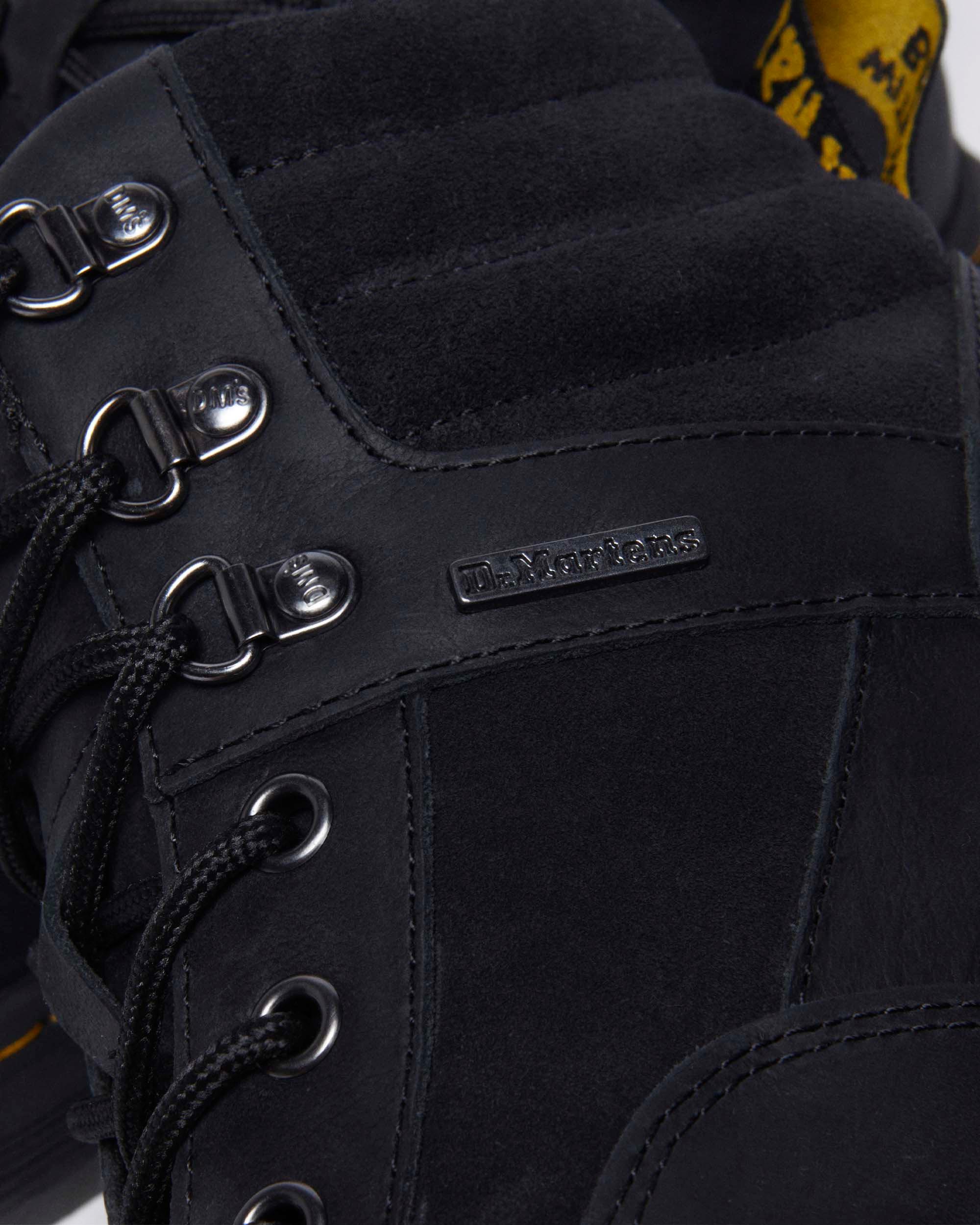 Crewson Chukka leather Padded Boots in Black | Dr. Martens