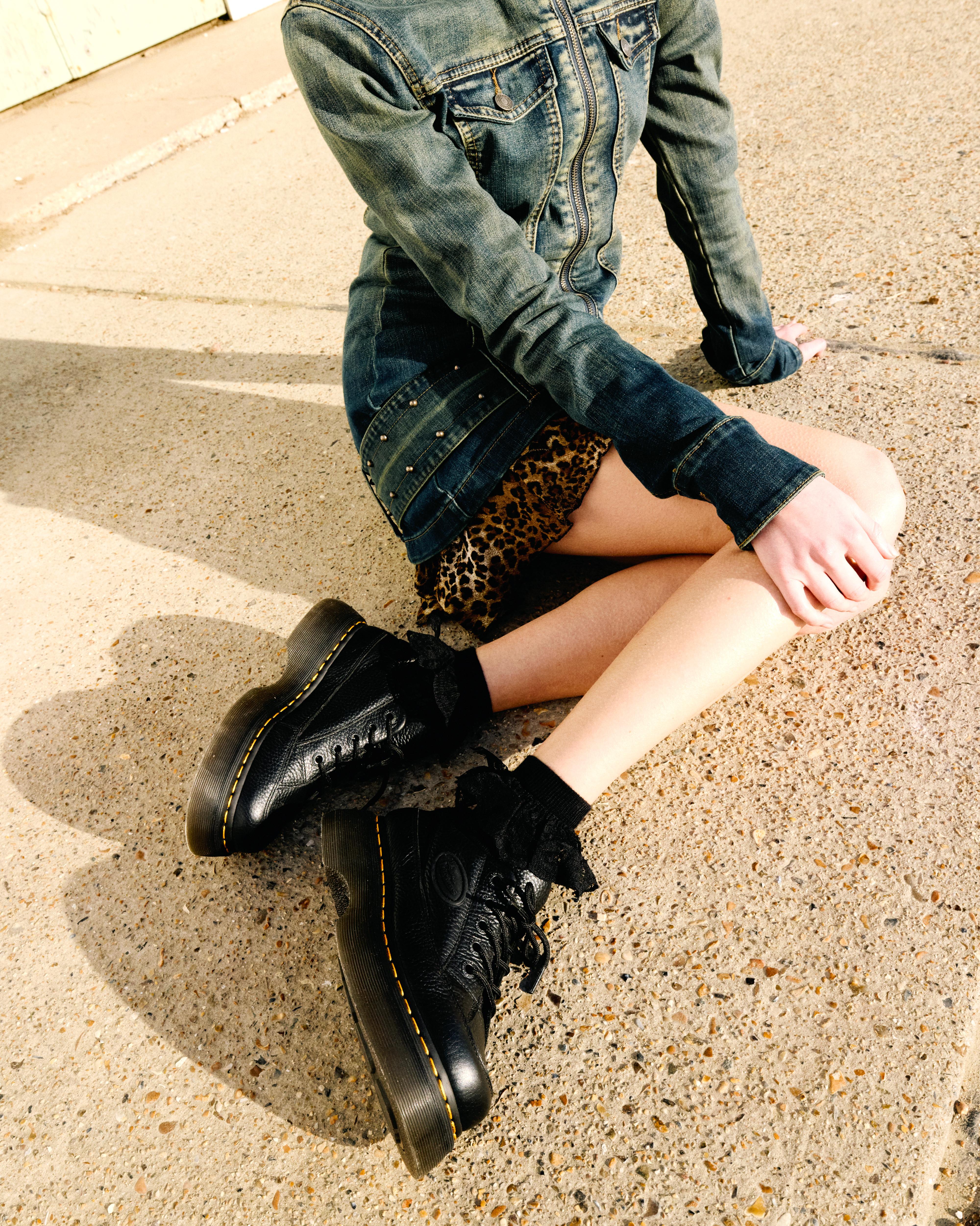 Buzz 5-Eye Milled Nappa Leather Shoes in Black | Dr. Martens