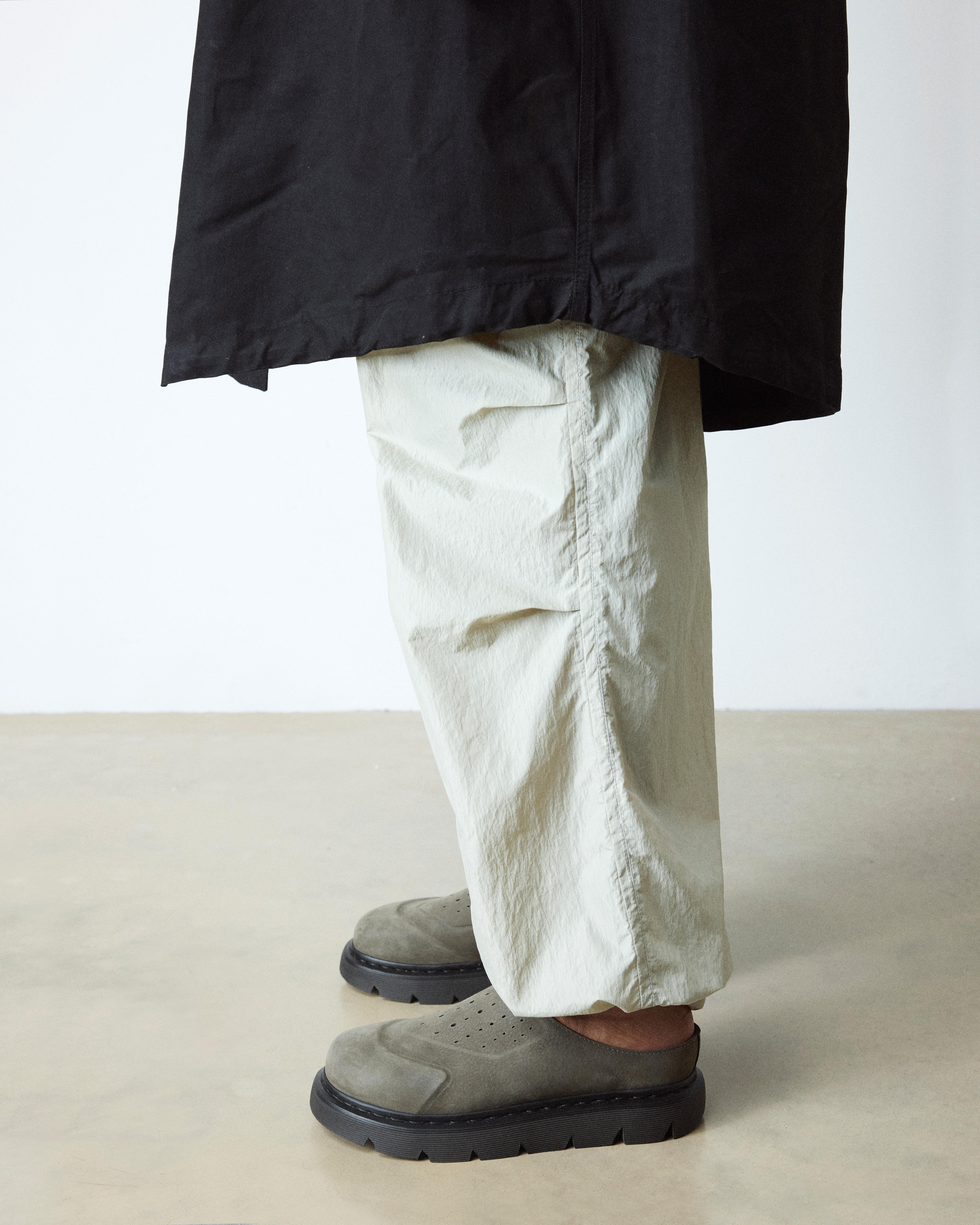【Dr.Martens】VENT XX02  R6824 VENT XX02 in Black Buttero | Dr. Martens
