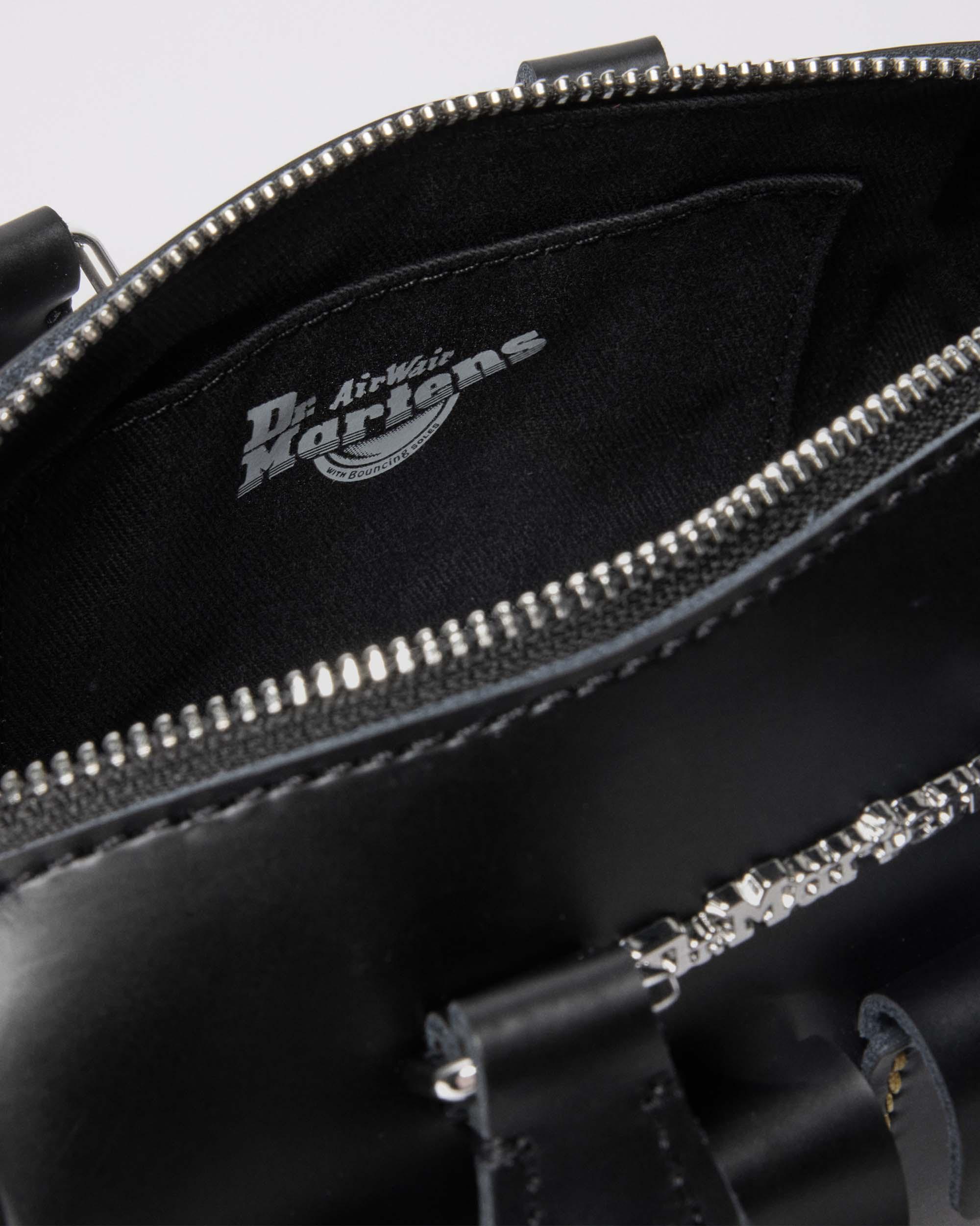 【DR MARTENS】Mini Top Handle Leather Bag 2Way ハンドバッグ Mini Top Handle Leather Bag in Black | Dr. Martens