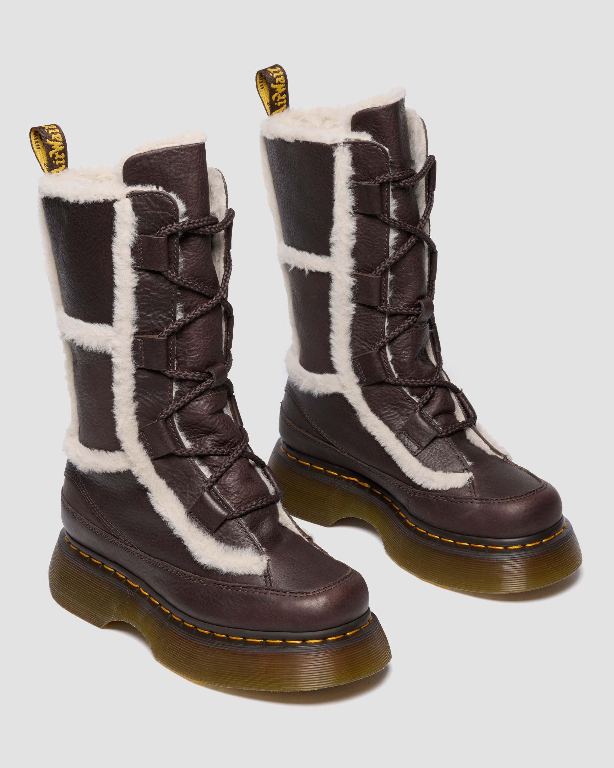 Boots Buzz en cuir Grizzly doublées de fourrure synthétique à lacets en Marron Foncé | Dr. Martens