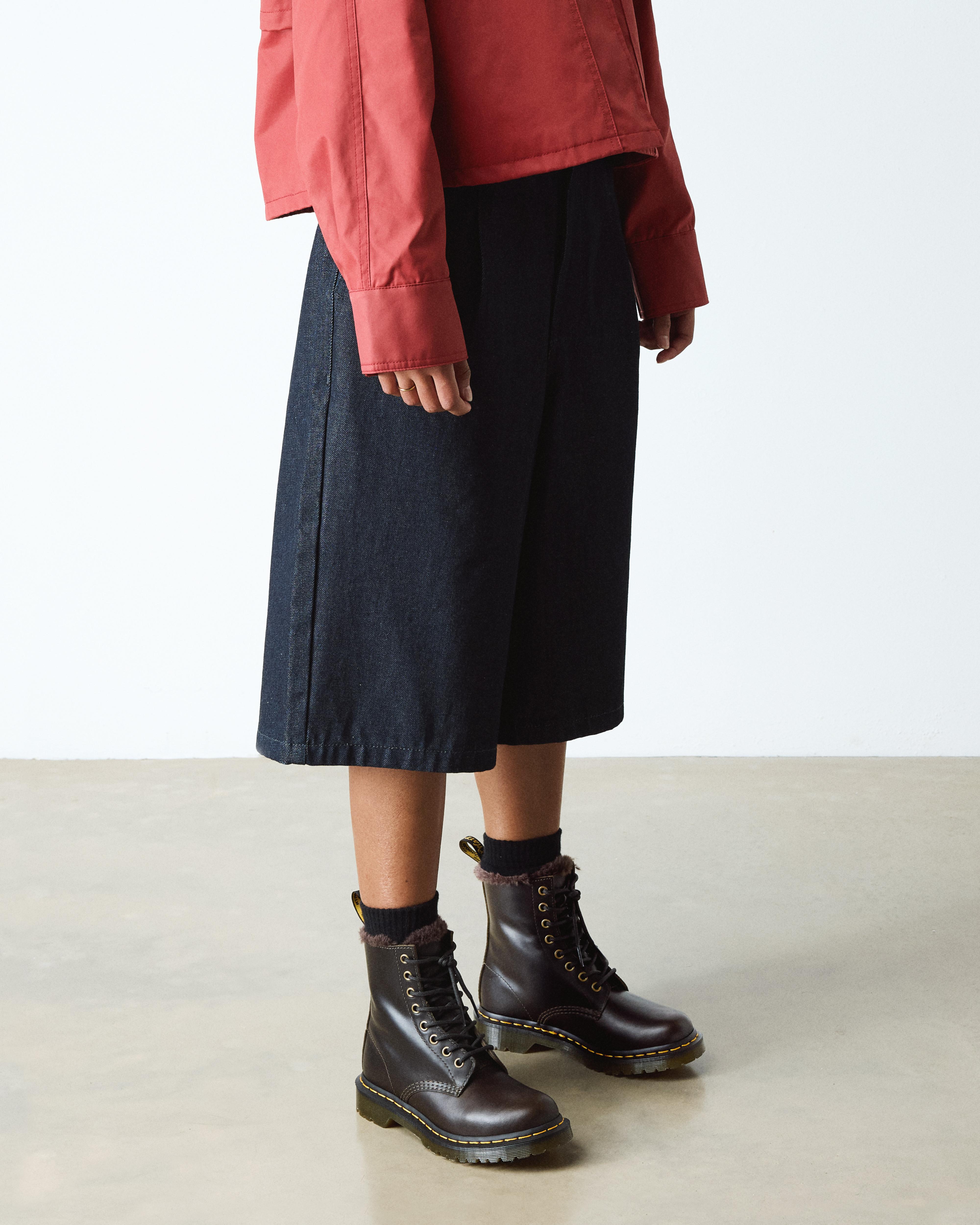 BOOTS 1460 SERENA EN CUIR ET FOURRURE SYNTHÉTIQUE in Marron Foncé