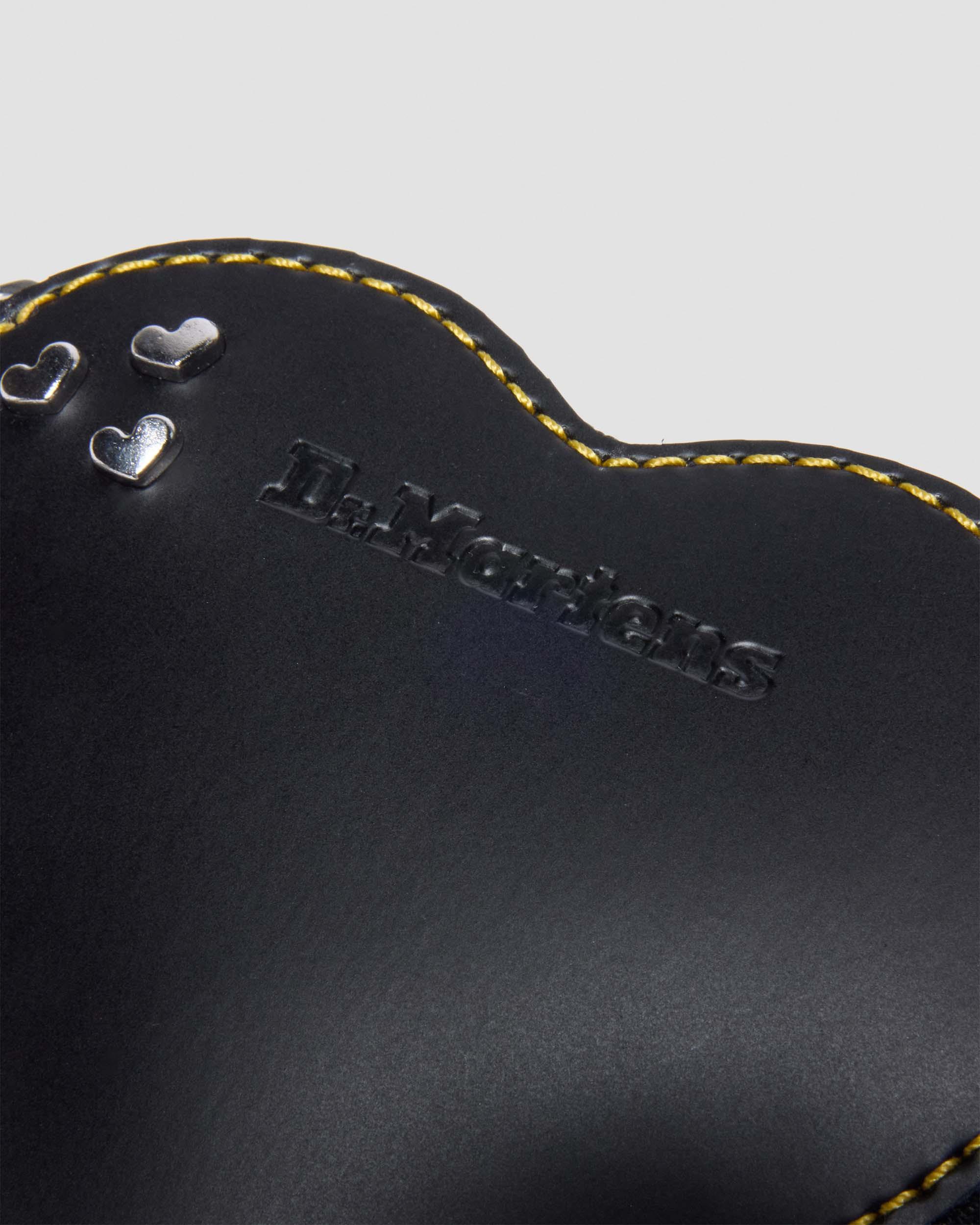 【DR MARTENS】Leather Heart Shaped Key Ring Purse 小銭入れ Leather Heart Shaped Key Ring Purse in Black | Dr. Martens
