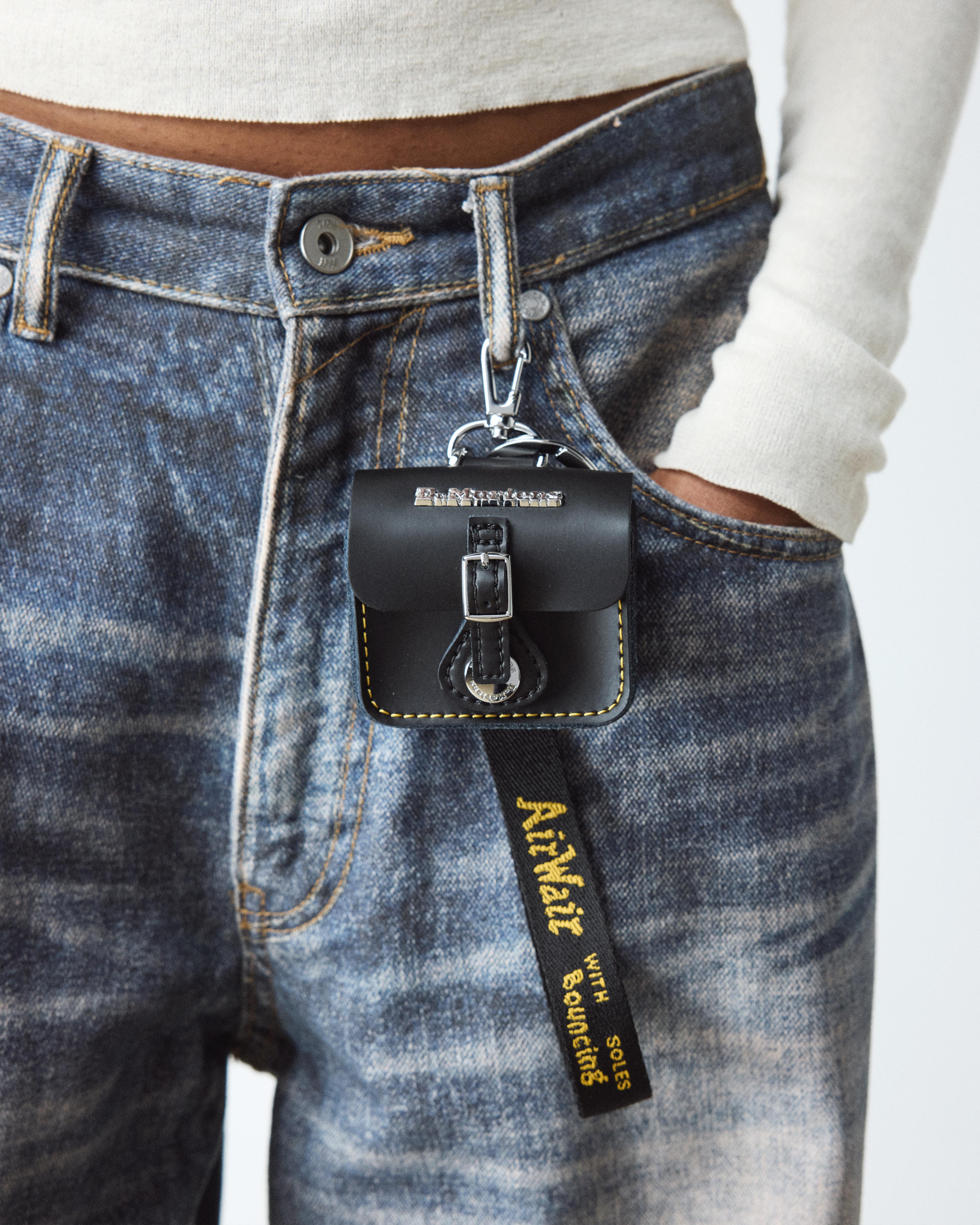 POUCH KEYRING in Black | Dr. Martens