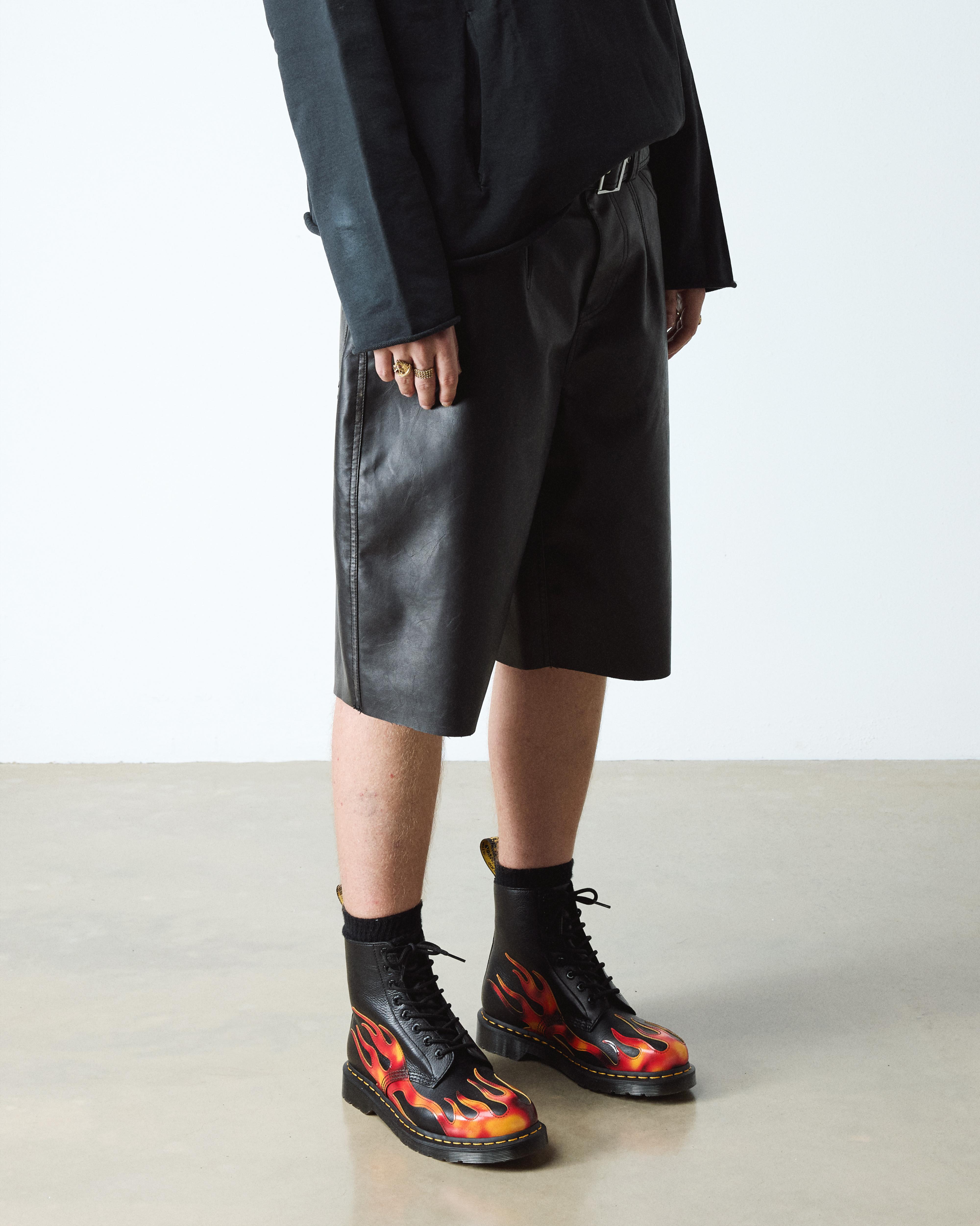 1460 PASCAL FLAME-STØVLER I ARCADIA RUB OFF-LÆDER in Sort, Rød & Gul