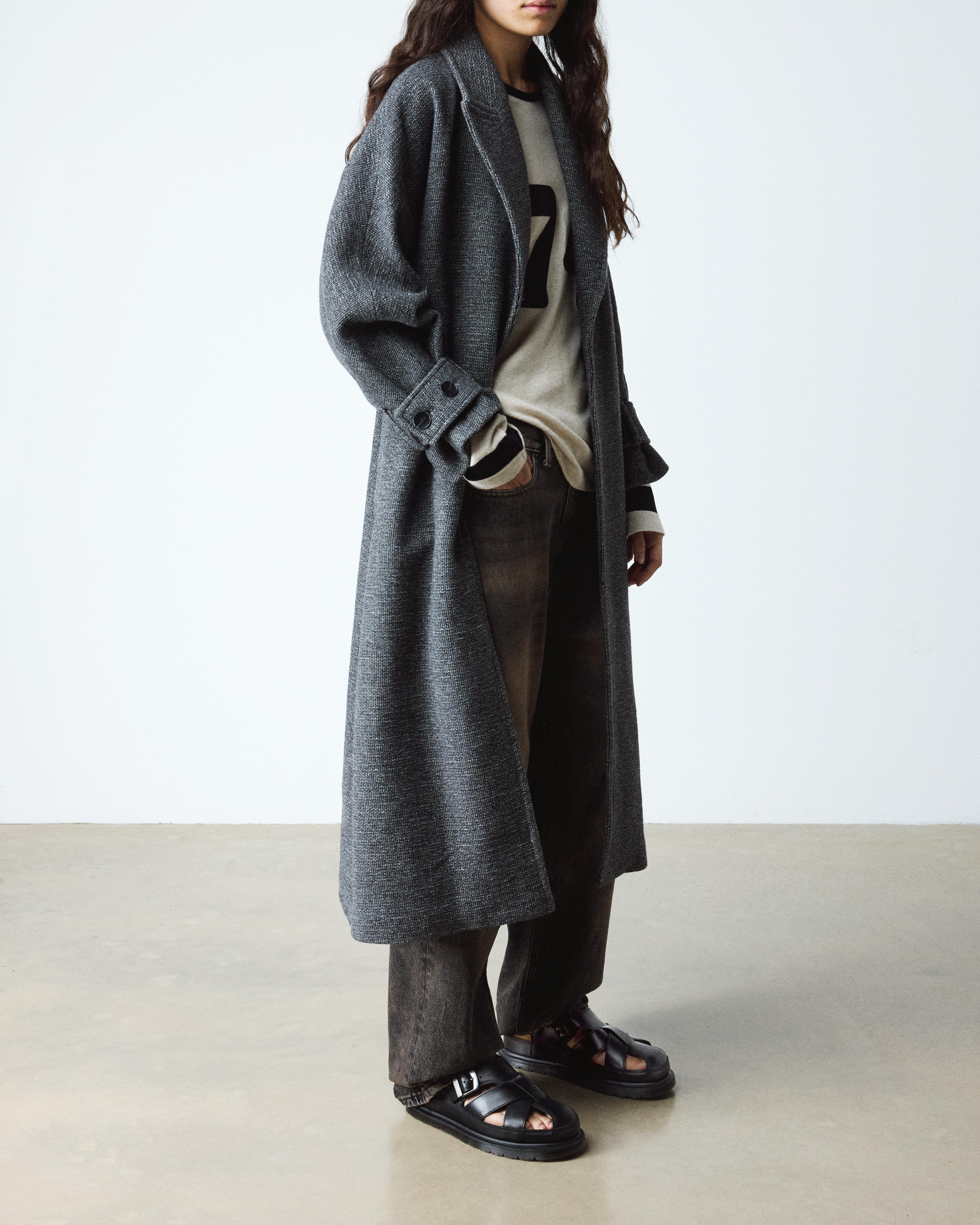 ARCHIVE SANDAL in Black | Dr. Martens