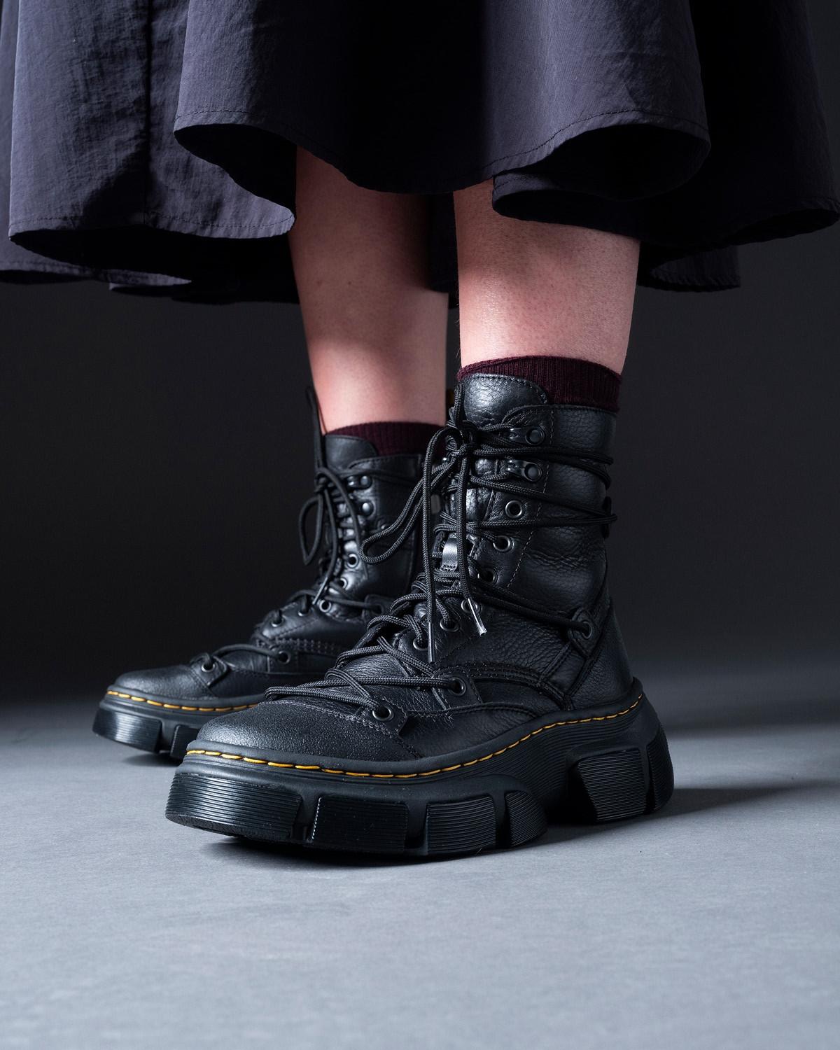 DMXL 8-eye leather boots in Black | Dr. Martens