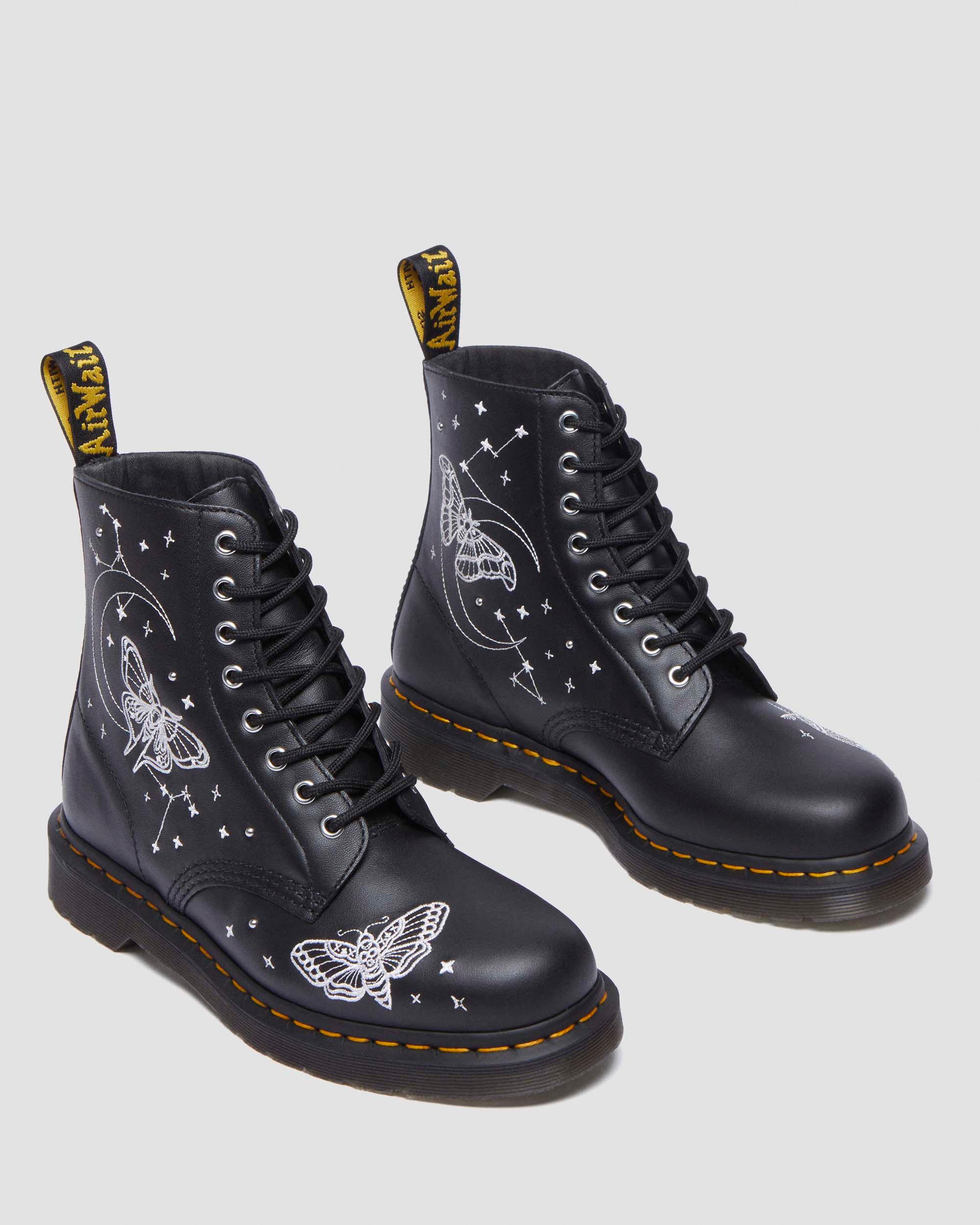 BOTAS 1460 CELESTIAL MOTH BORDADAS DE PIEL