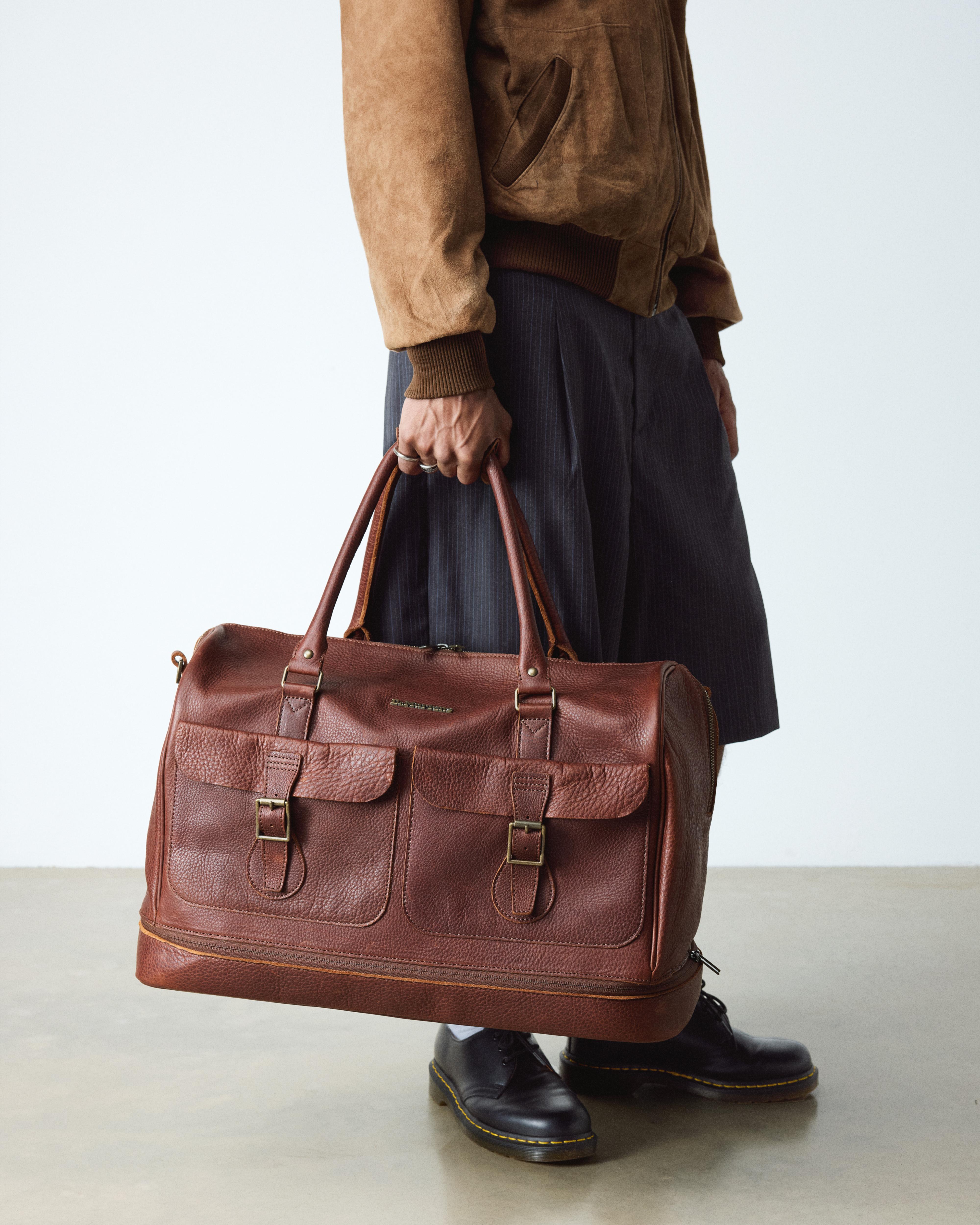 DR MARTENS WEEKENDER AMBASSADOR LEATHER BAG