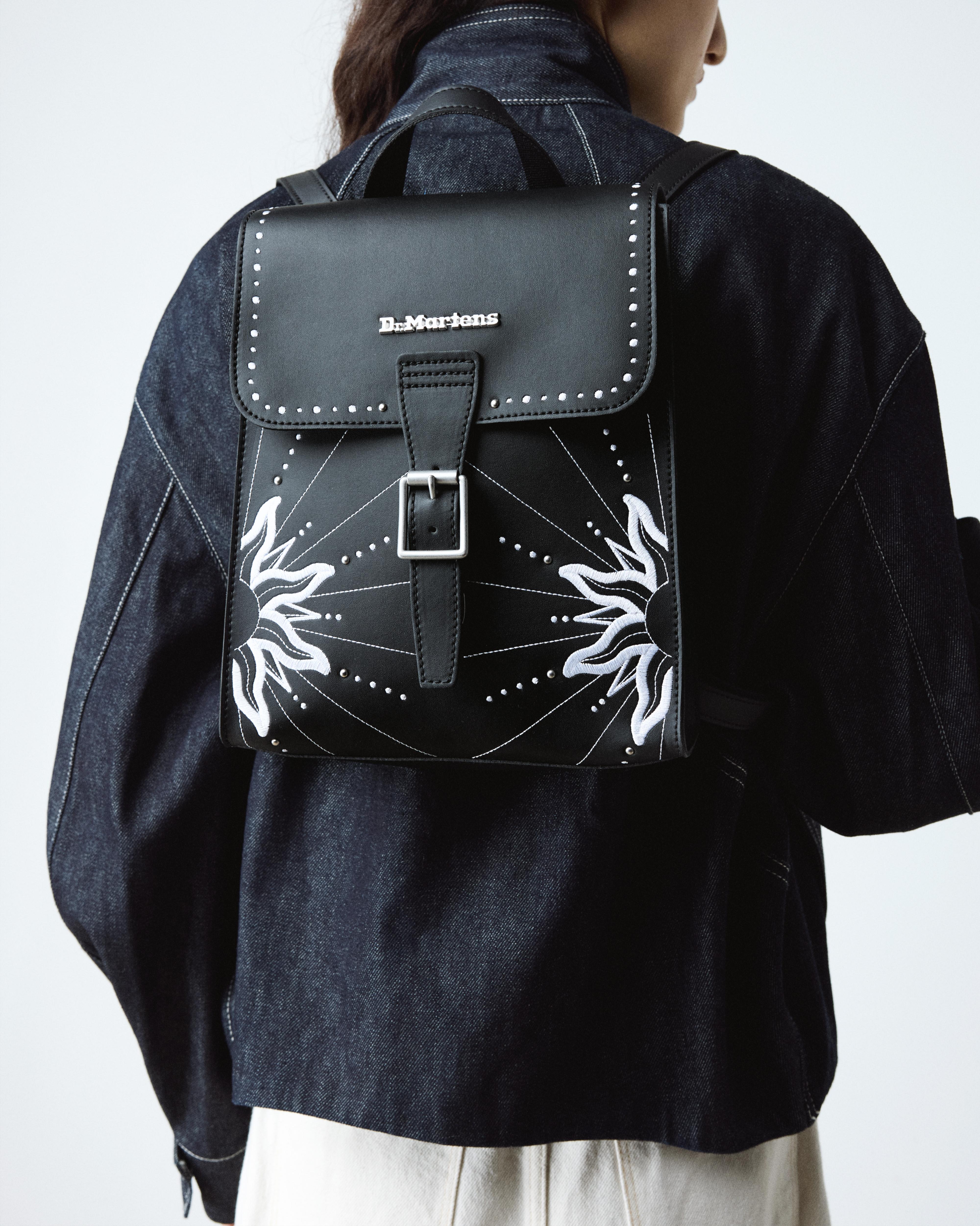 Dr. Martens ブラックバックパック Tech Backpack in BLACK+BLACK | Dr