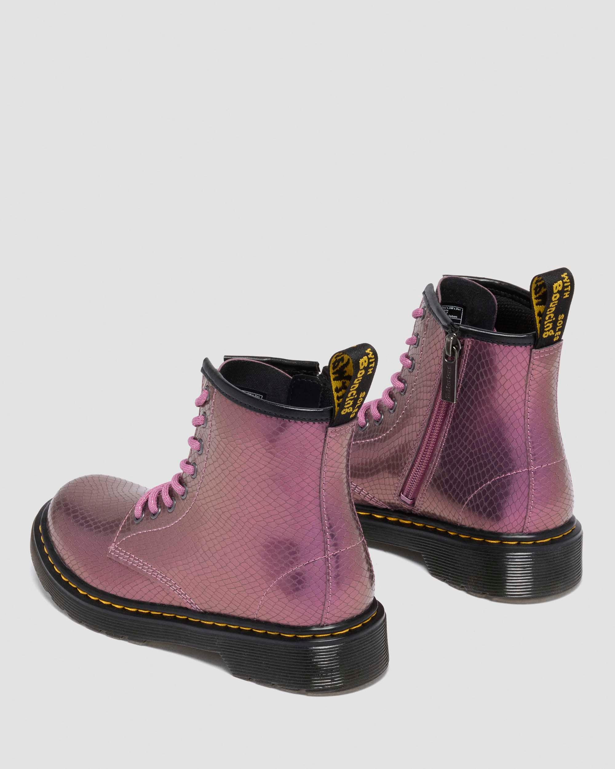Botas 1460 de piel iridiscente con efecto serpiente para junior in Rosa Multi