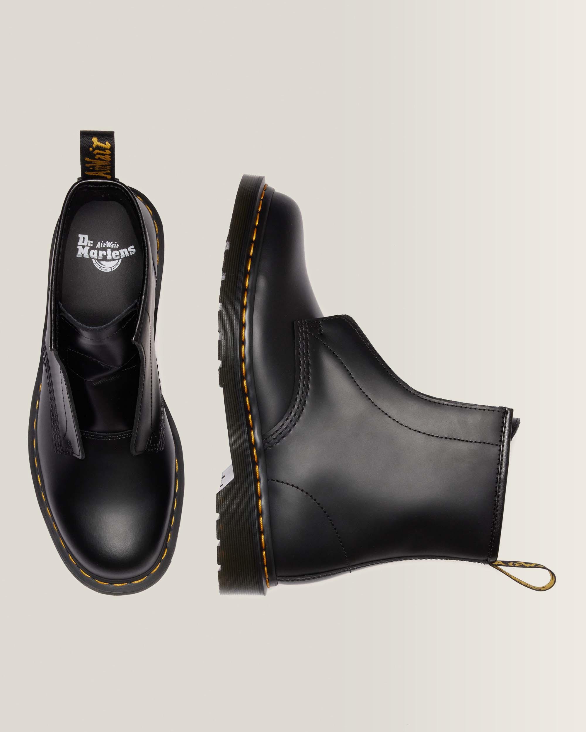 1460 LACELESS SMOOTH LEATHER SLIP ON BOOTS in Black