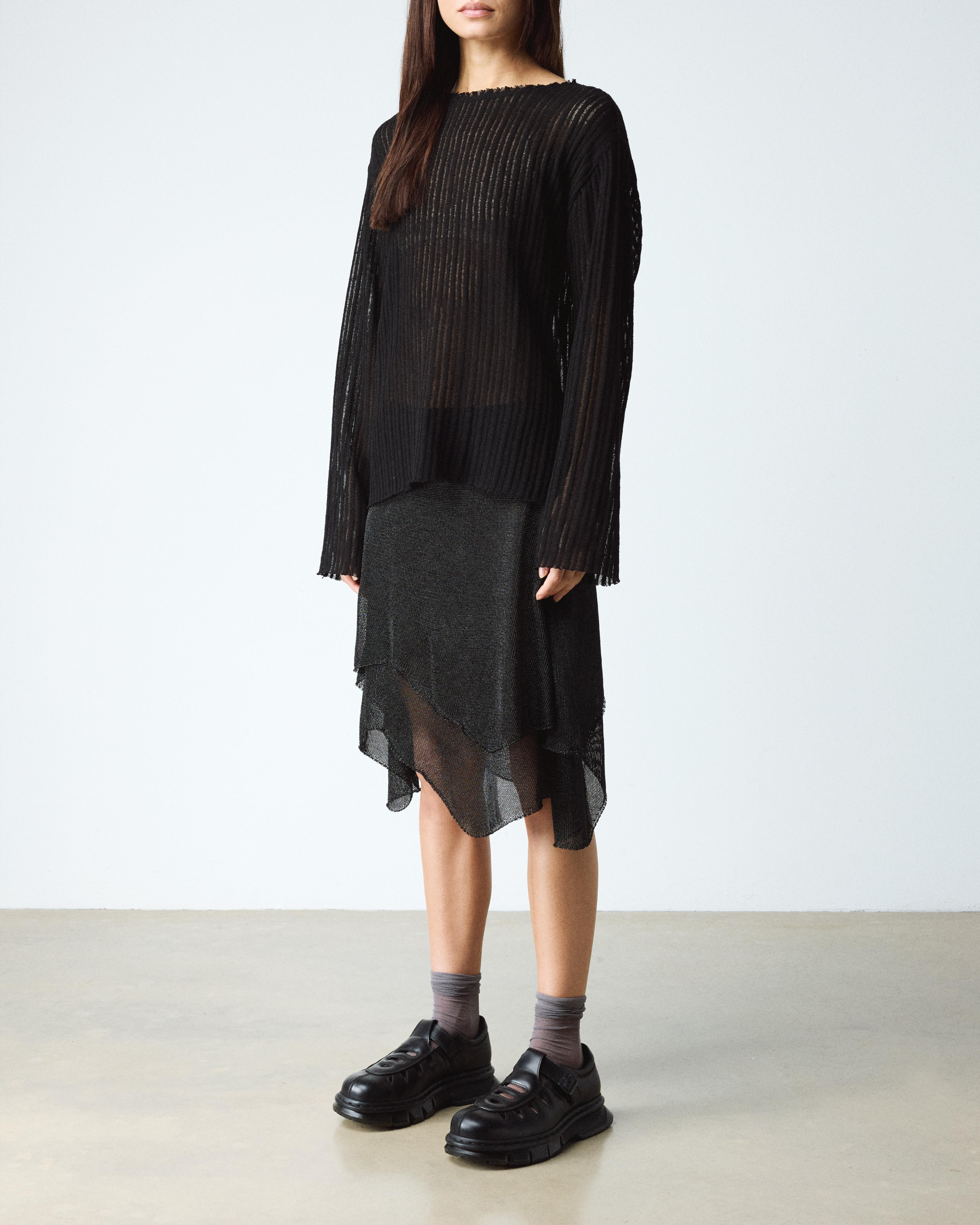 QUBIST Fisherman Shoes in Black