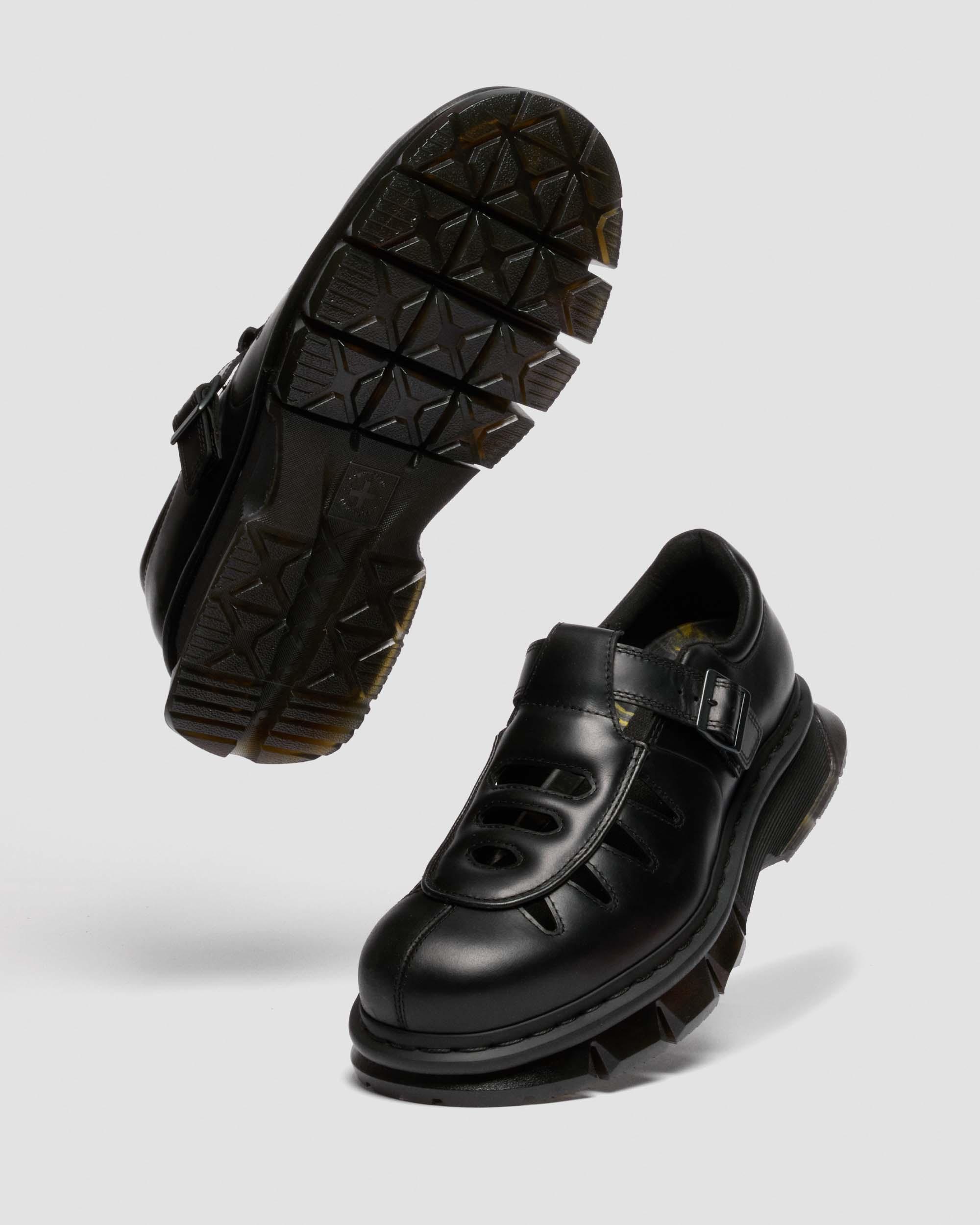 QUBIST Fisherman Shoes in Black