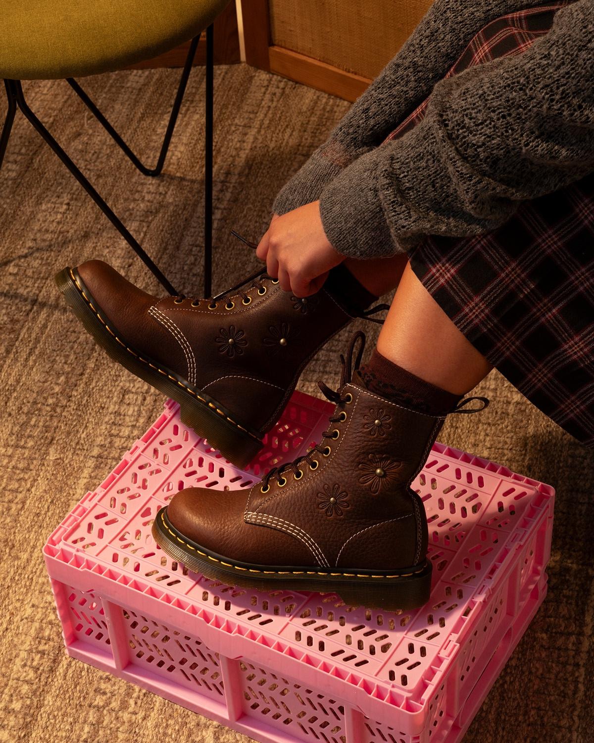 1460 Pascal Flower Grizzly Leather Boots in Dark Brown | Dr. Martens