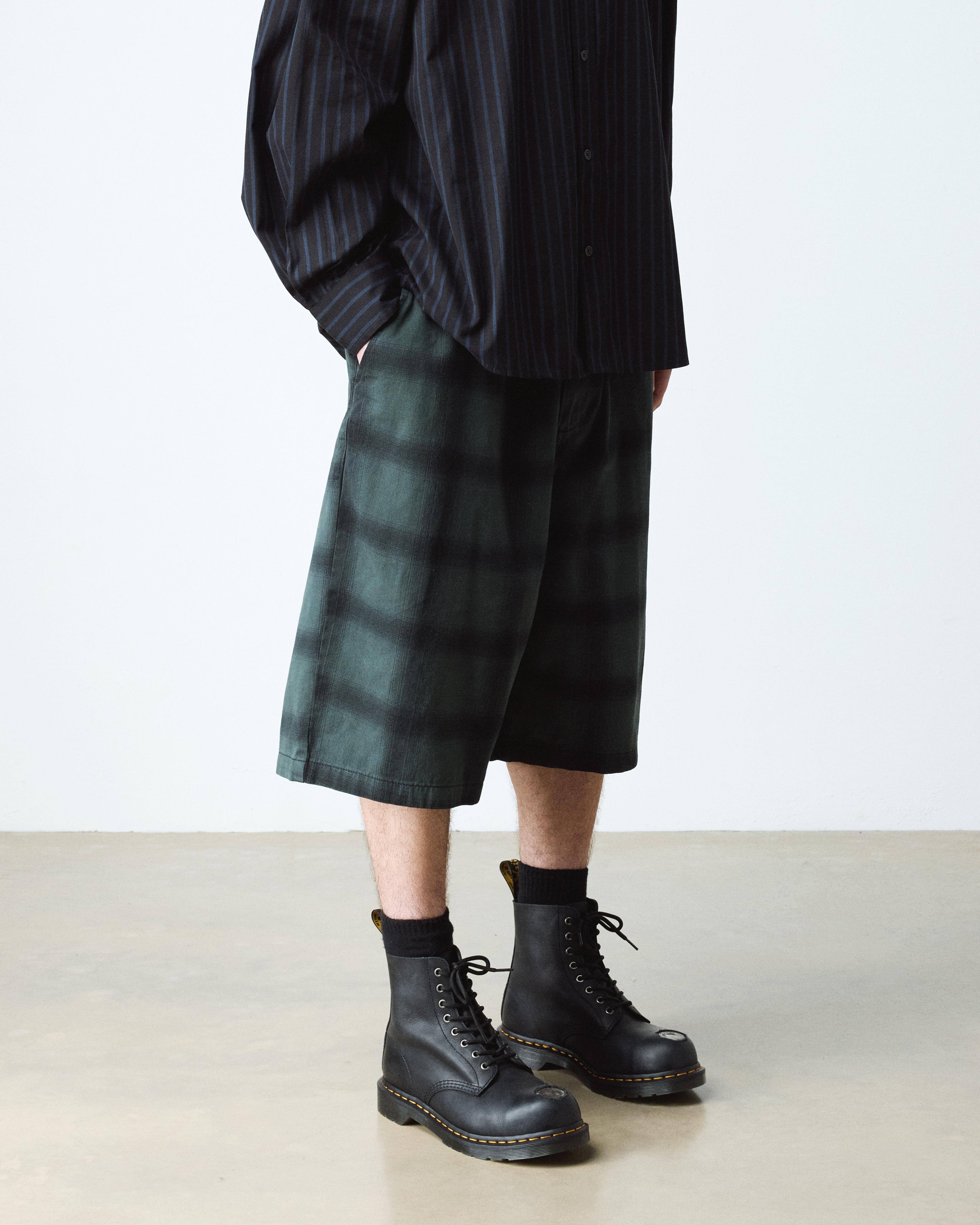 Stivali 1460 in pelle con puntale in metallo in Nero