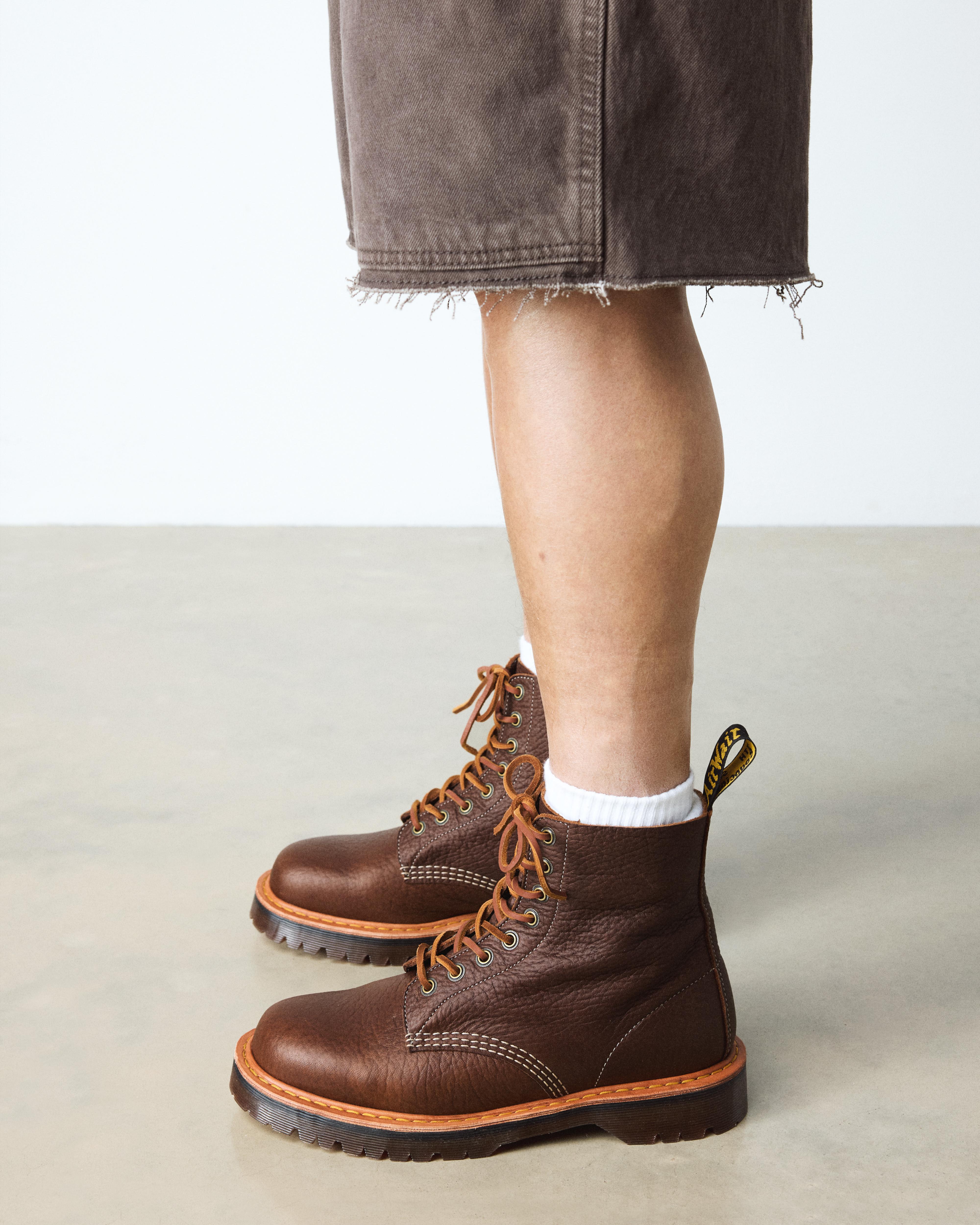 1460-støvler i Wild Grain-læder in Sepiabrun