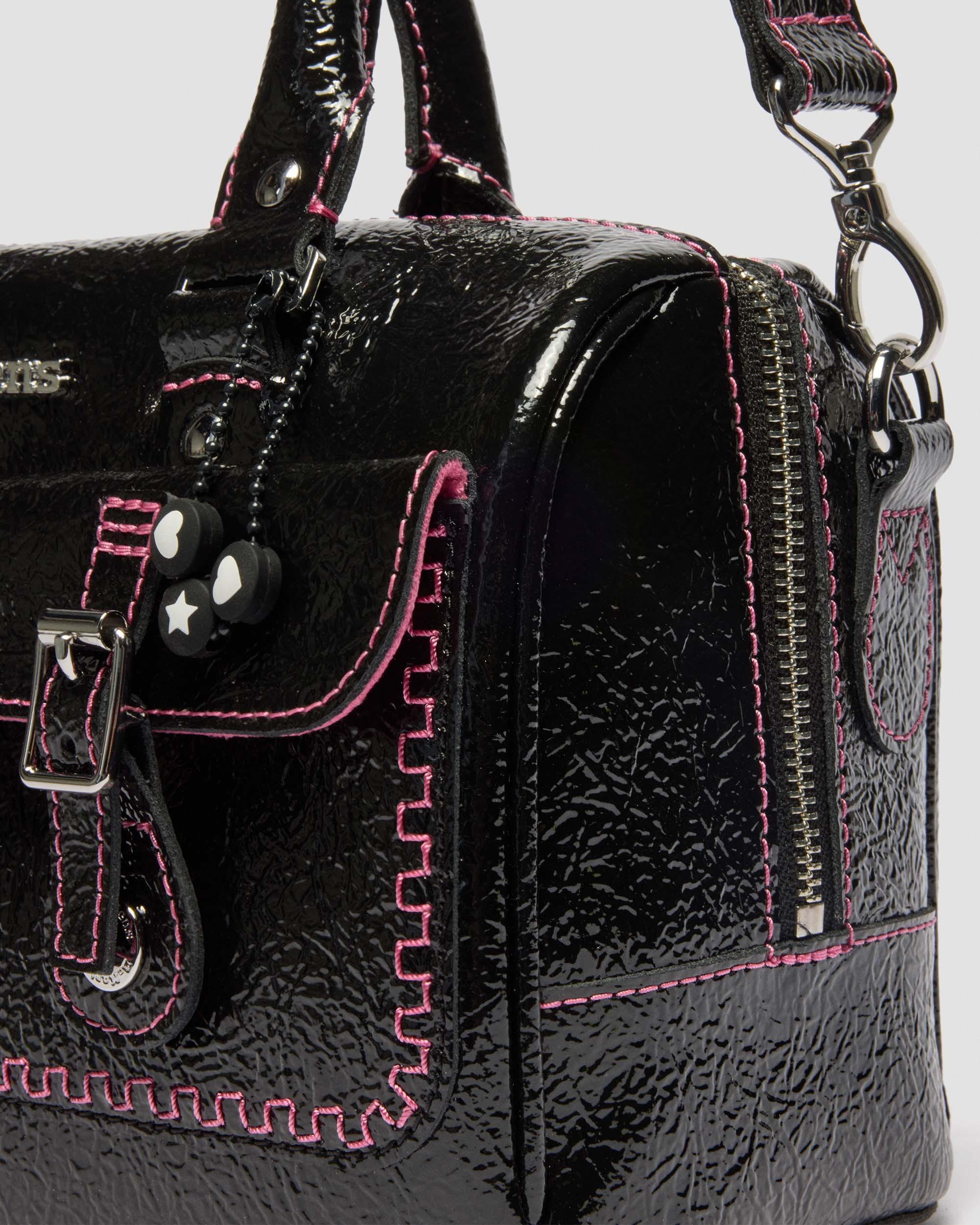 Väska med topphandtag i Distressed lackläder in Svart