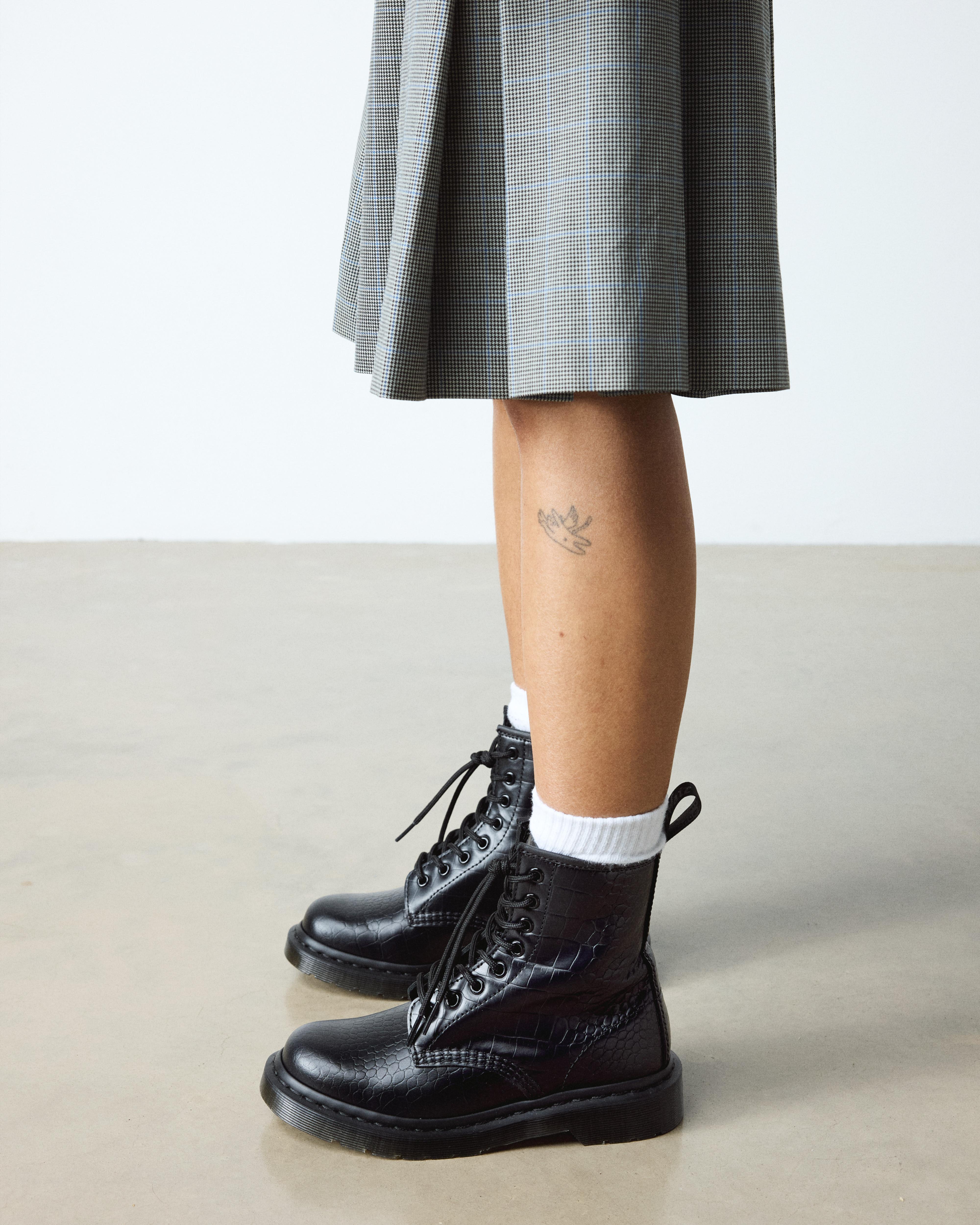 1460-läderkängor med krokoprägling in Svart