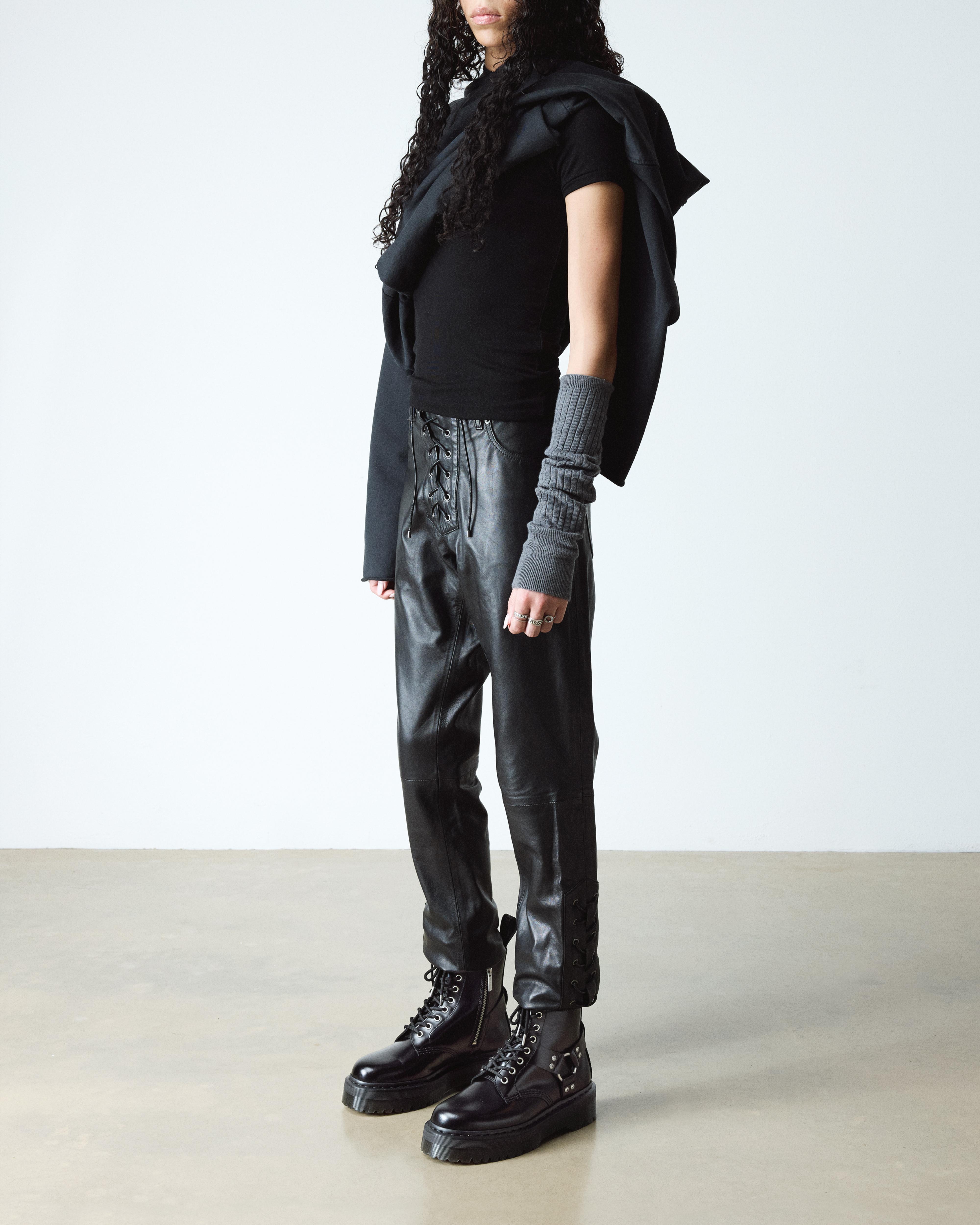 1460 Quad Harness in BLACK | Dr. Martens™