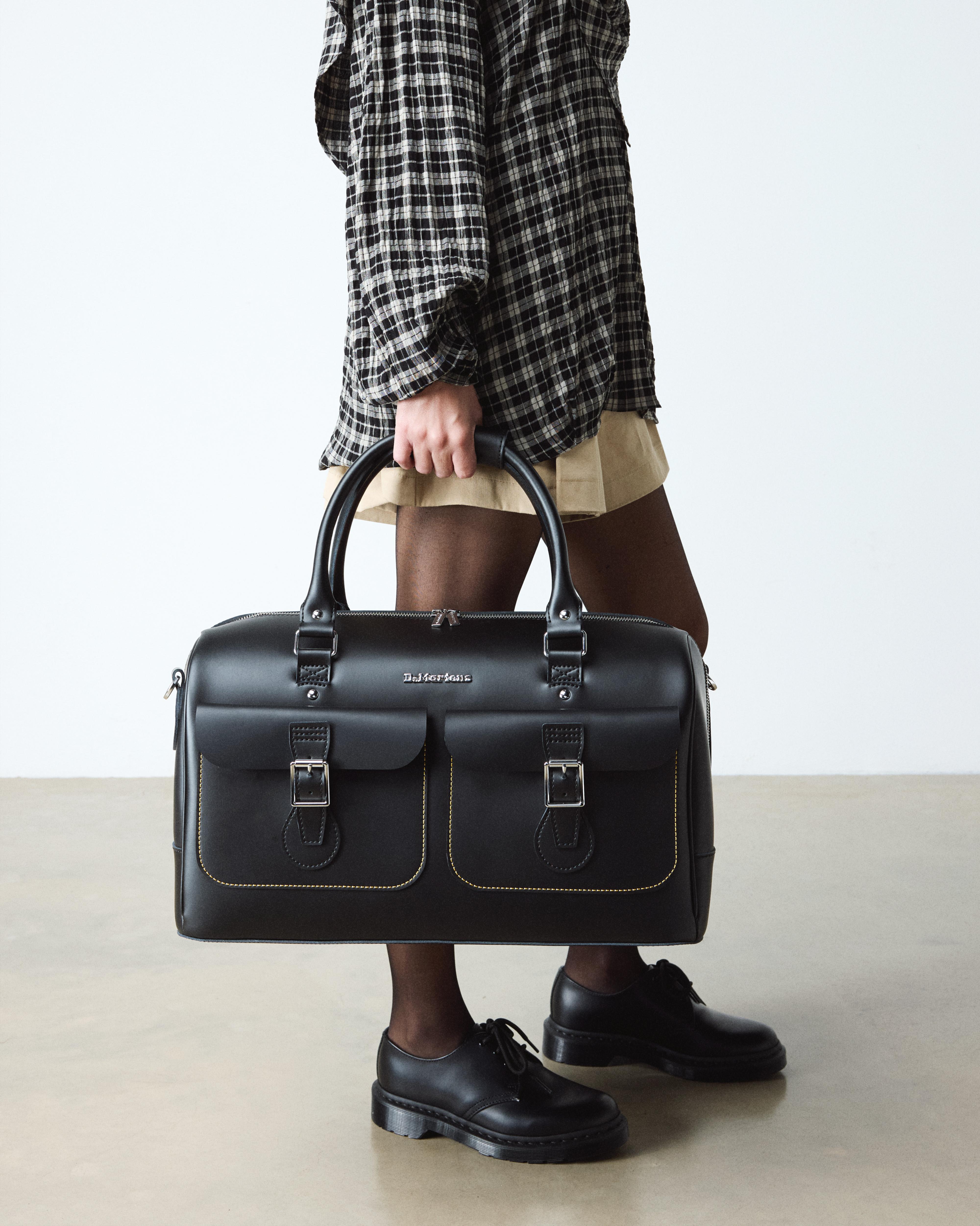 本日2,000円off❗️Dr. Martens ブラック ビジネスバッグ Daytripper Bag in Black | Dr. Martens