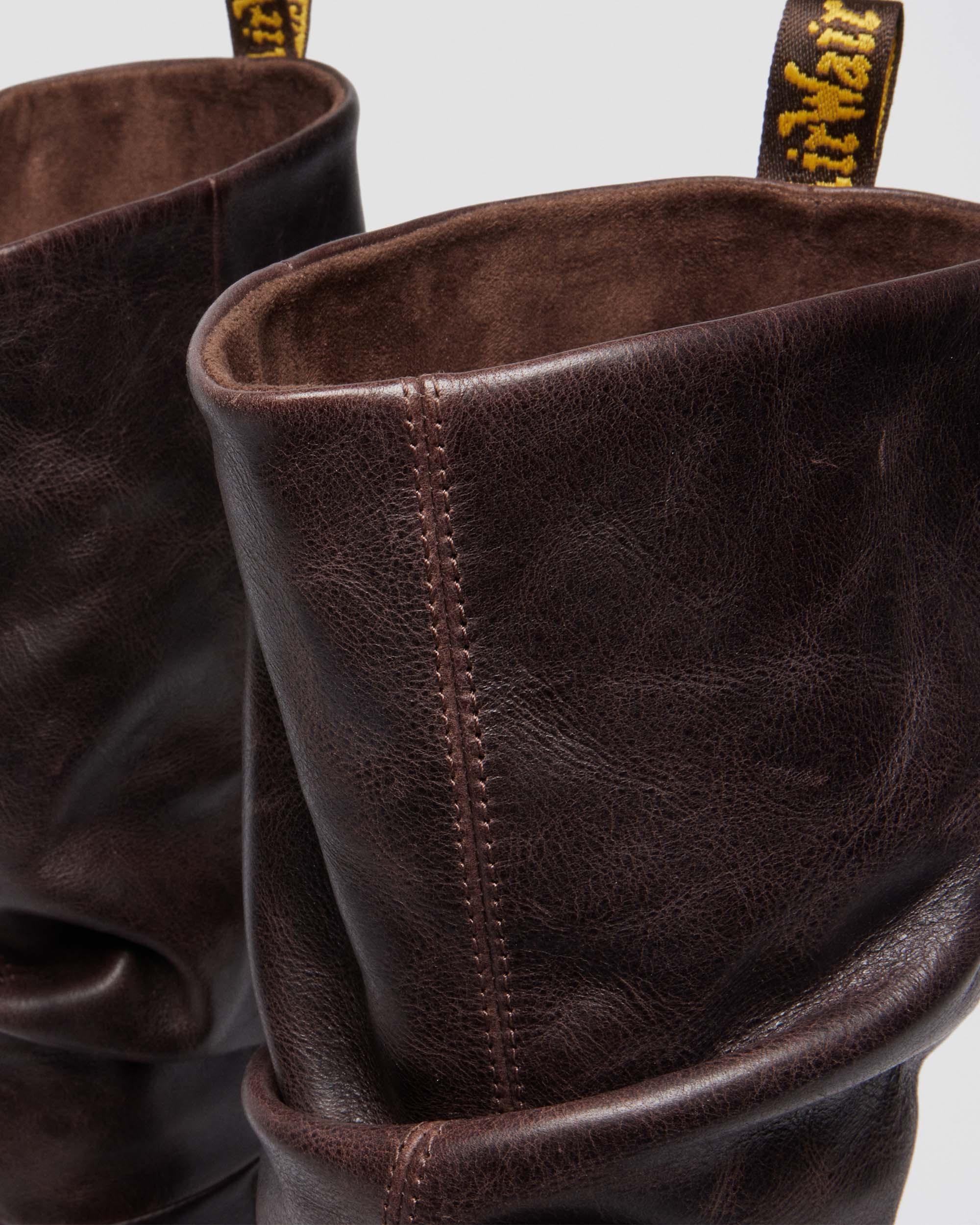 BOTAS ALTAS KASEY DE PIEL CON TACÓN in Marrón Oscuro