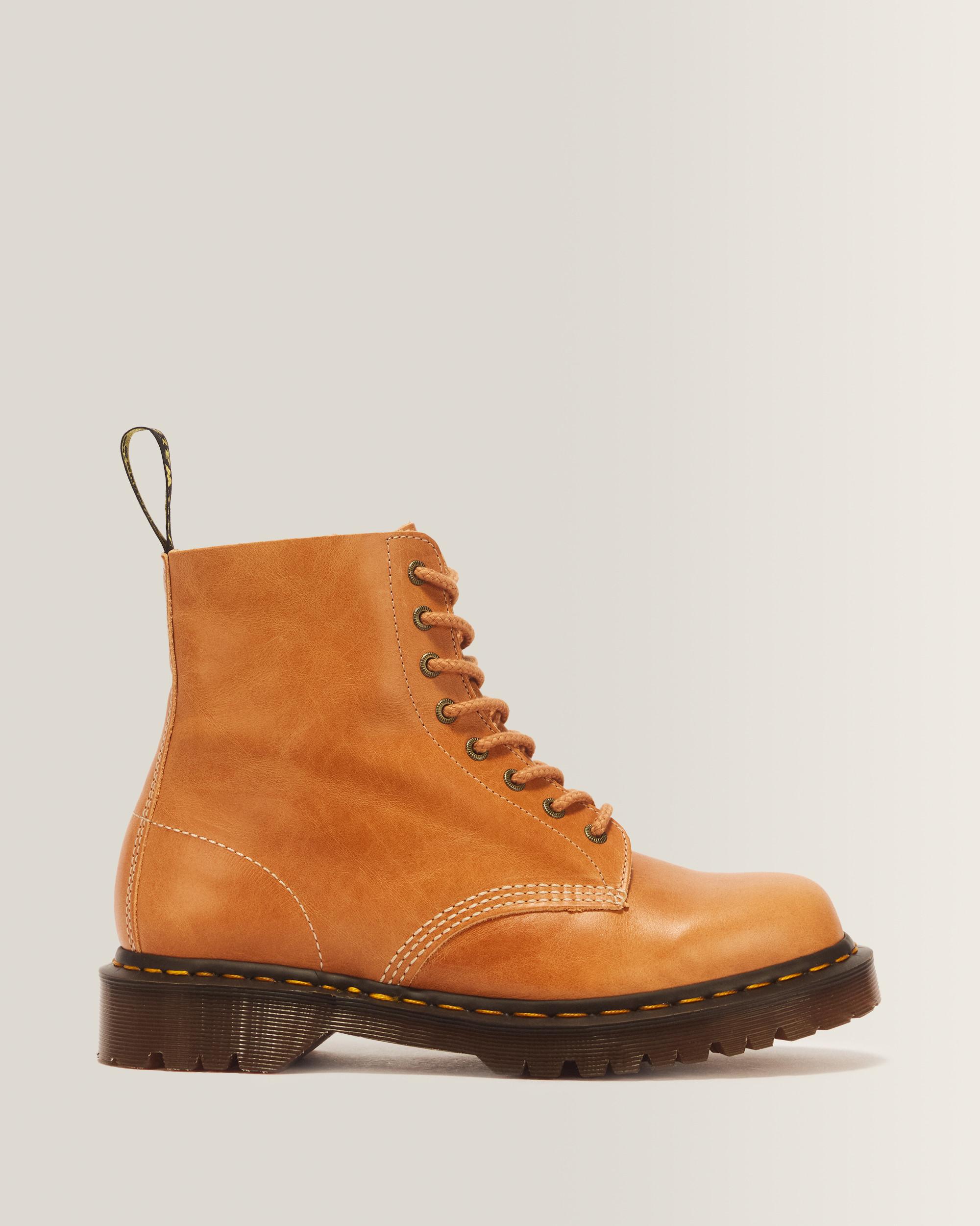 1460 Pascal 8 Eye Boot Veg Tan Luxe in | Dr. Martens display picture 2